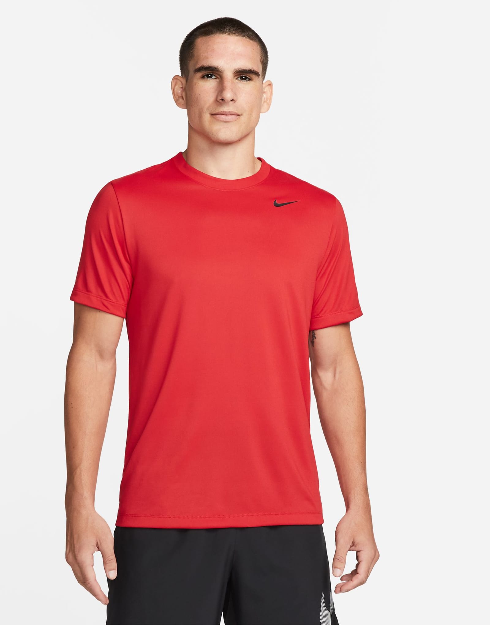Футболка Nike Training Dri-FIT Legend красного цвета 5090₽