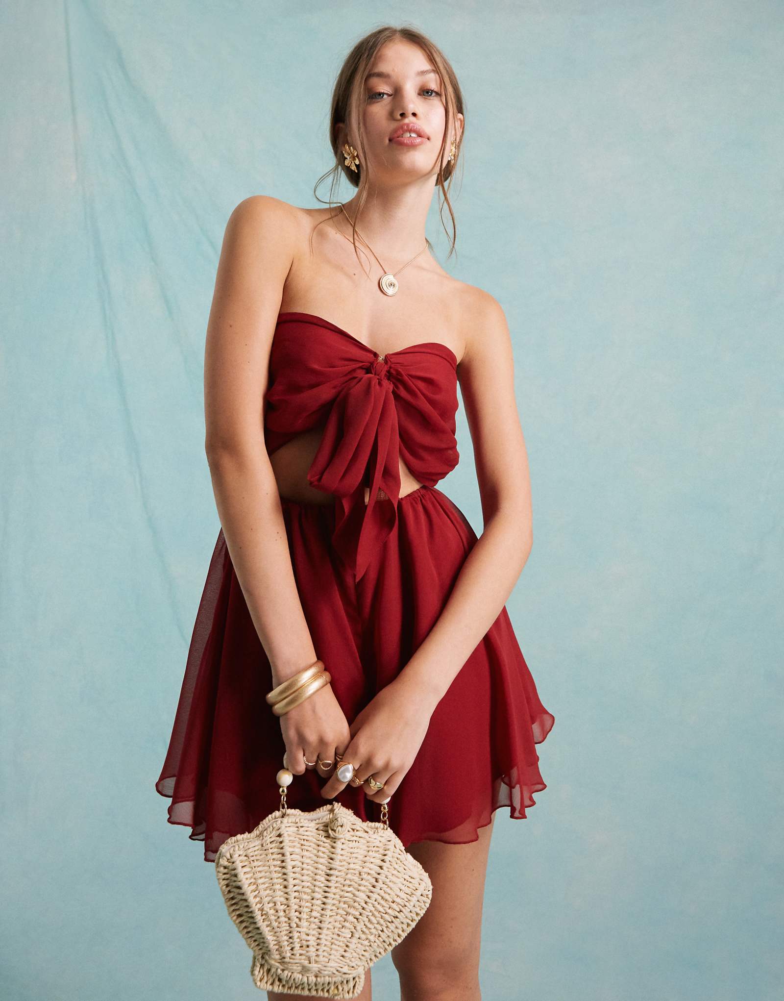 Пляжный комбинезон Miss Selfridge из текстурированного шифона с завязкой спереди красного цвета 7590₽