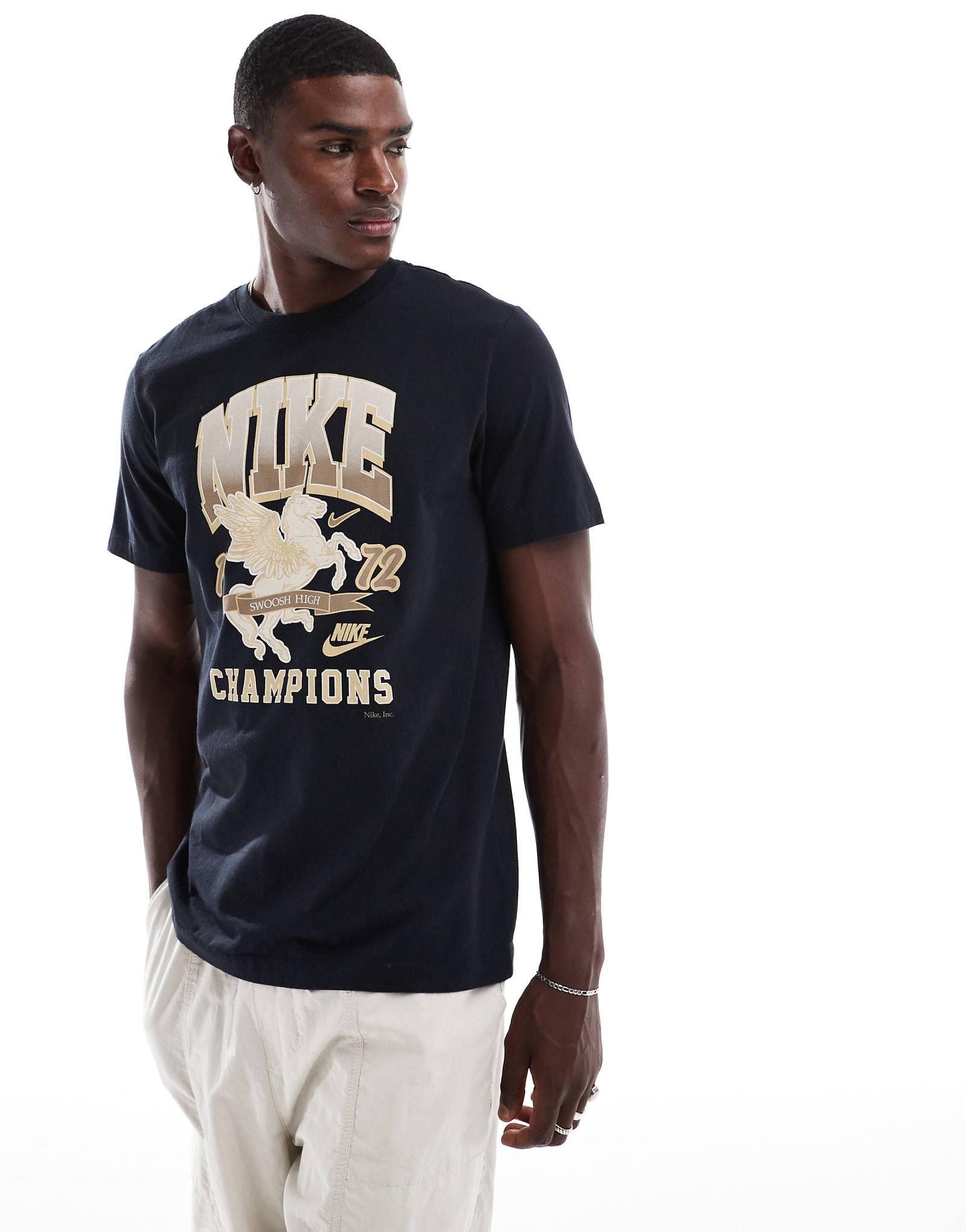 Футболка Nike Sportswear с графическим рисунком черного цвета 3690₽