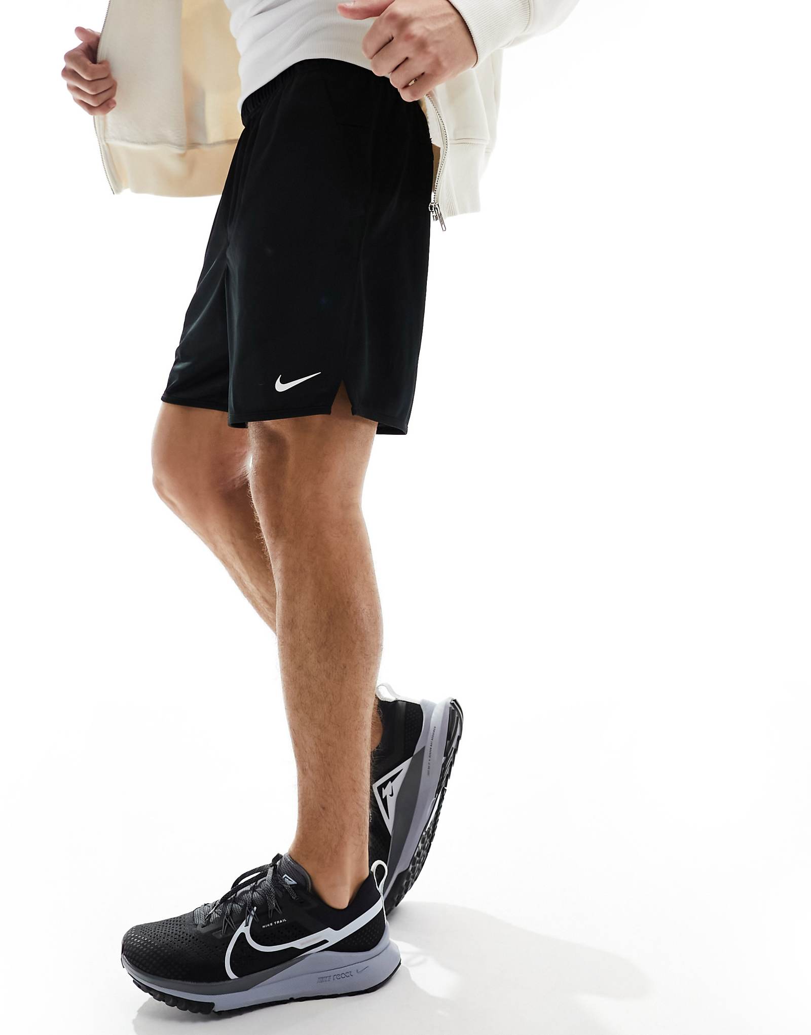 Тренировочные шорты Nike Dri-FIT Totality длиной 7 дюймов без подкладки черного цвета 7090₽