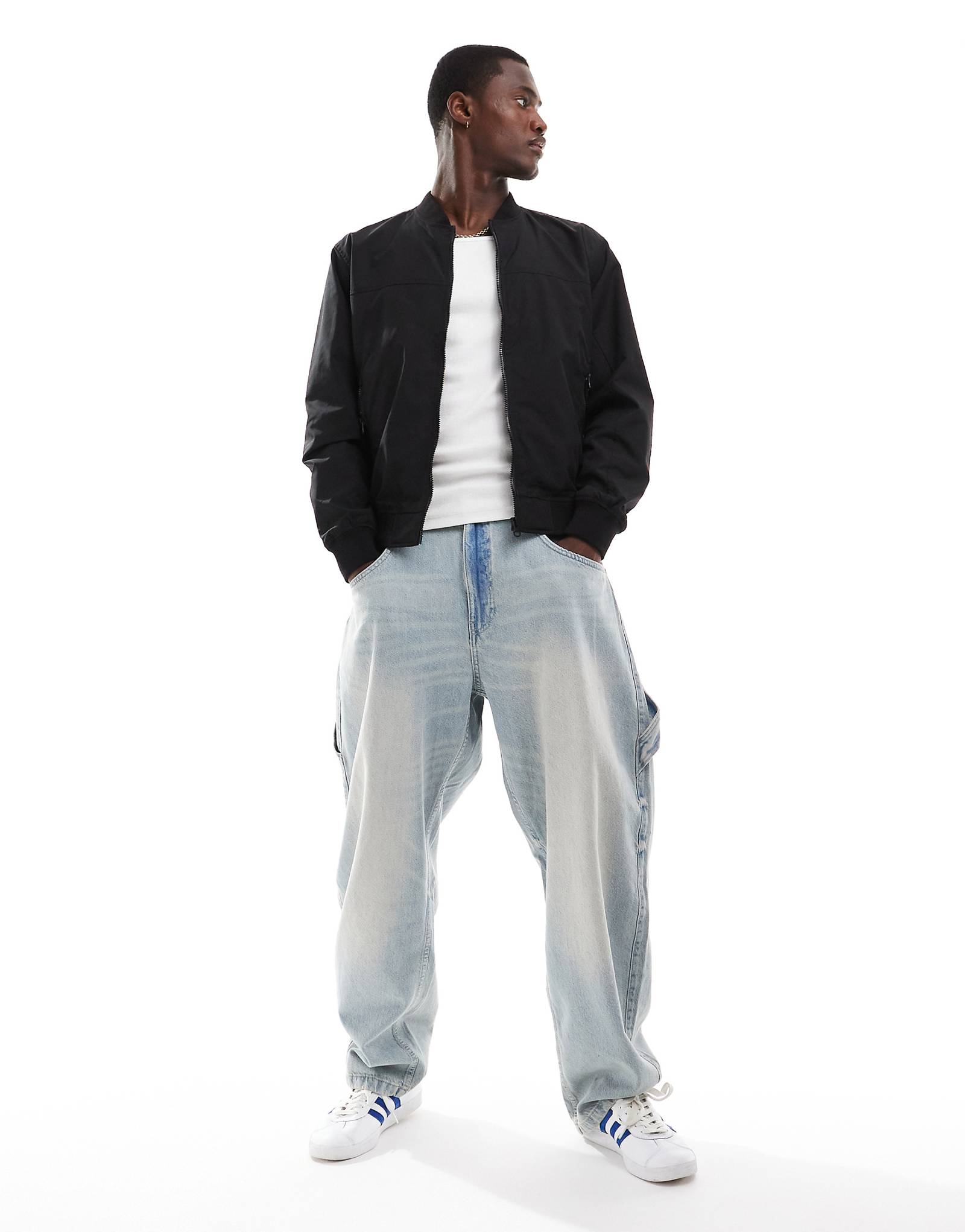 Базовая куртка-бомбер Pull-Bear черного цвета 7990₽