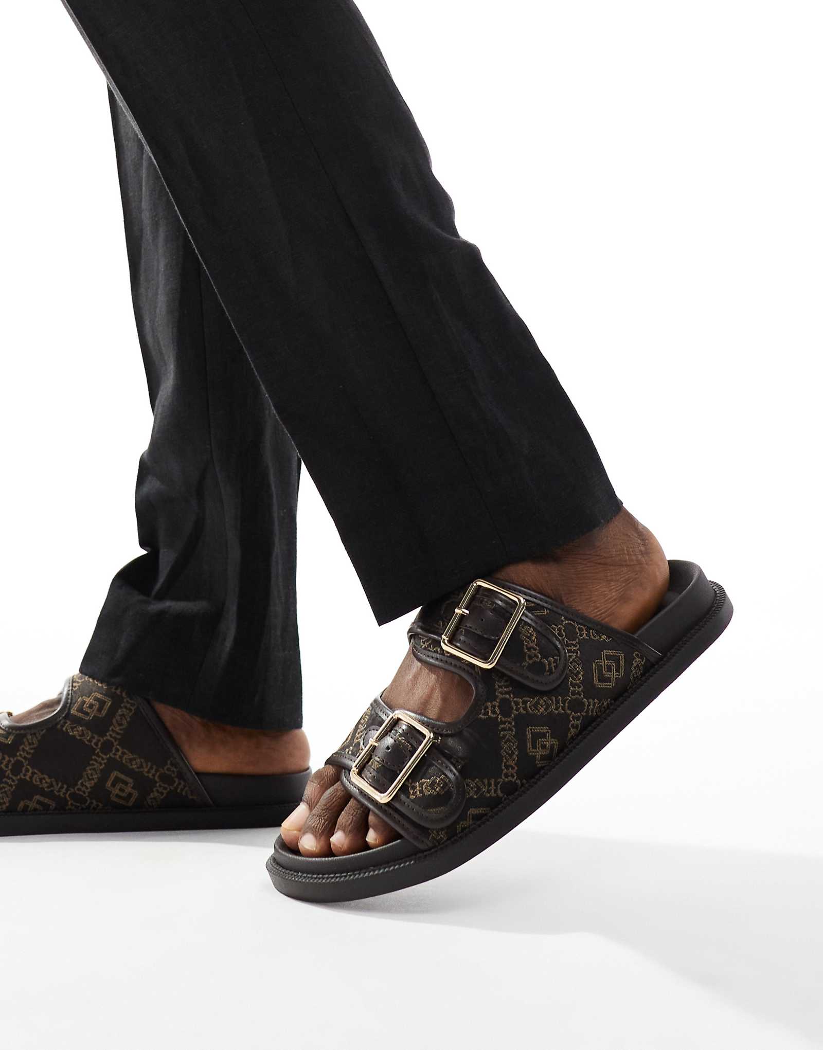 ДИЗАЙНЕРСКИЕ босоножки ASOS с двумя ремешками и принтом в виде монограммы 4590₽