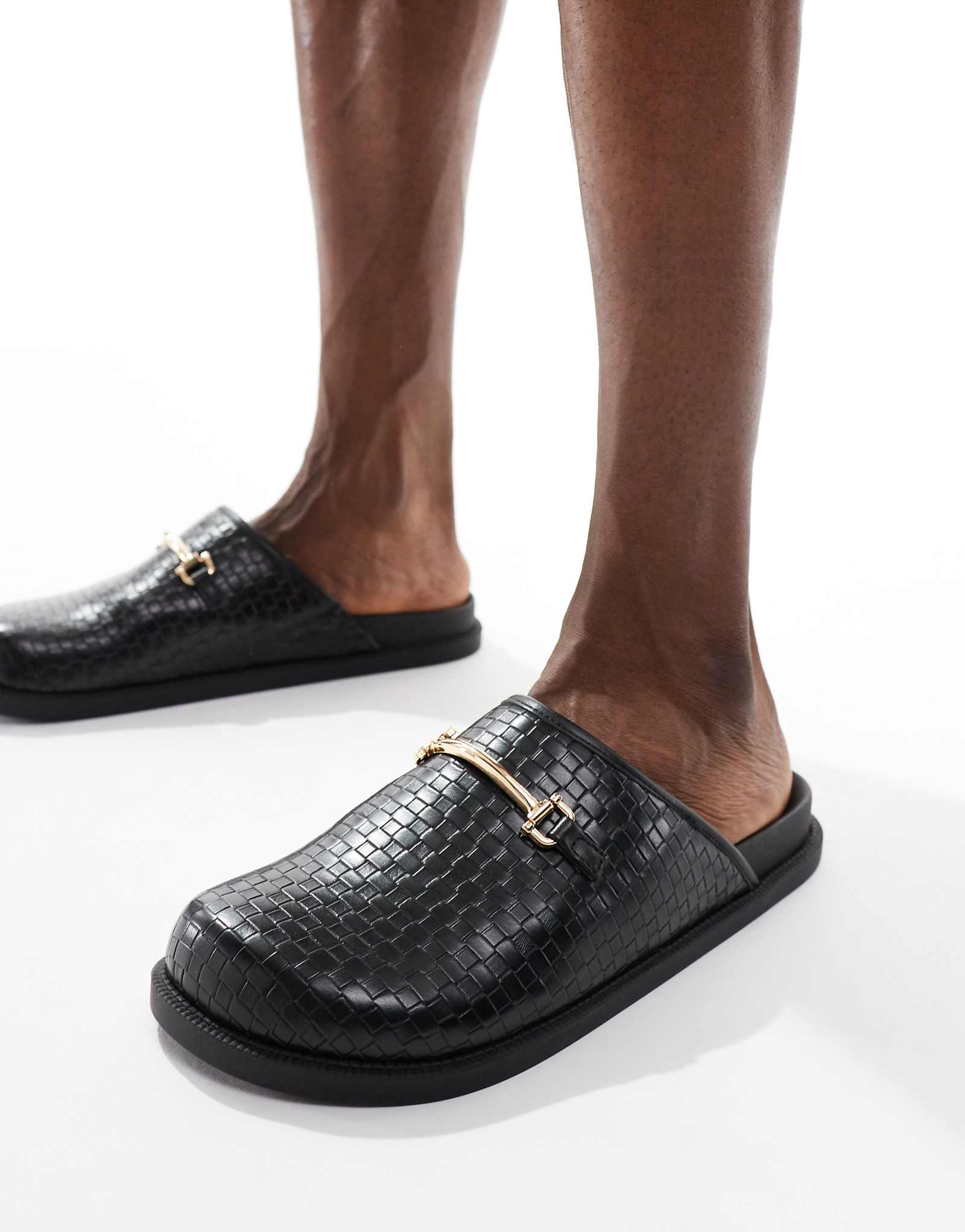 ДИЗАЙНЕРСКИЕ мюли из плетеной ткани ASOS черного цвета с золотым трензелем 6890₽