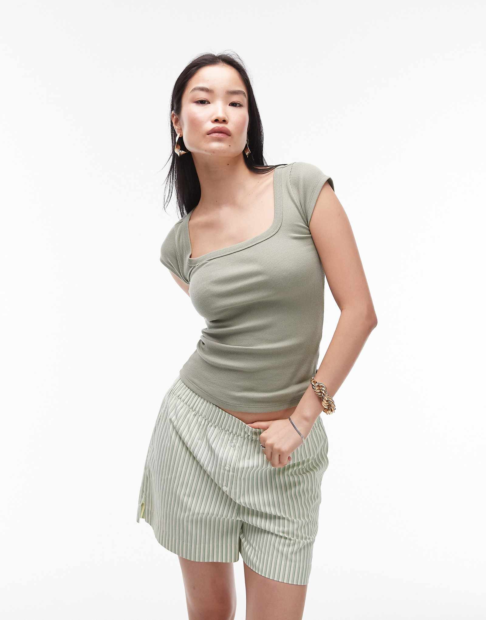 Футболка Topshop с квадратным вырезом и коротким рукавом в рубчик цвета хаки 3690₽