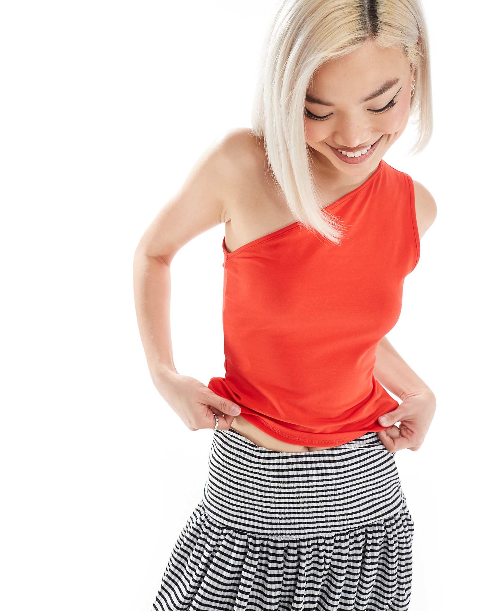 Повседневный красный топ Cindy с одним плечом - эксклюзивно для ASOS 1690₽