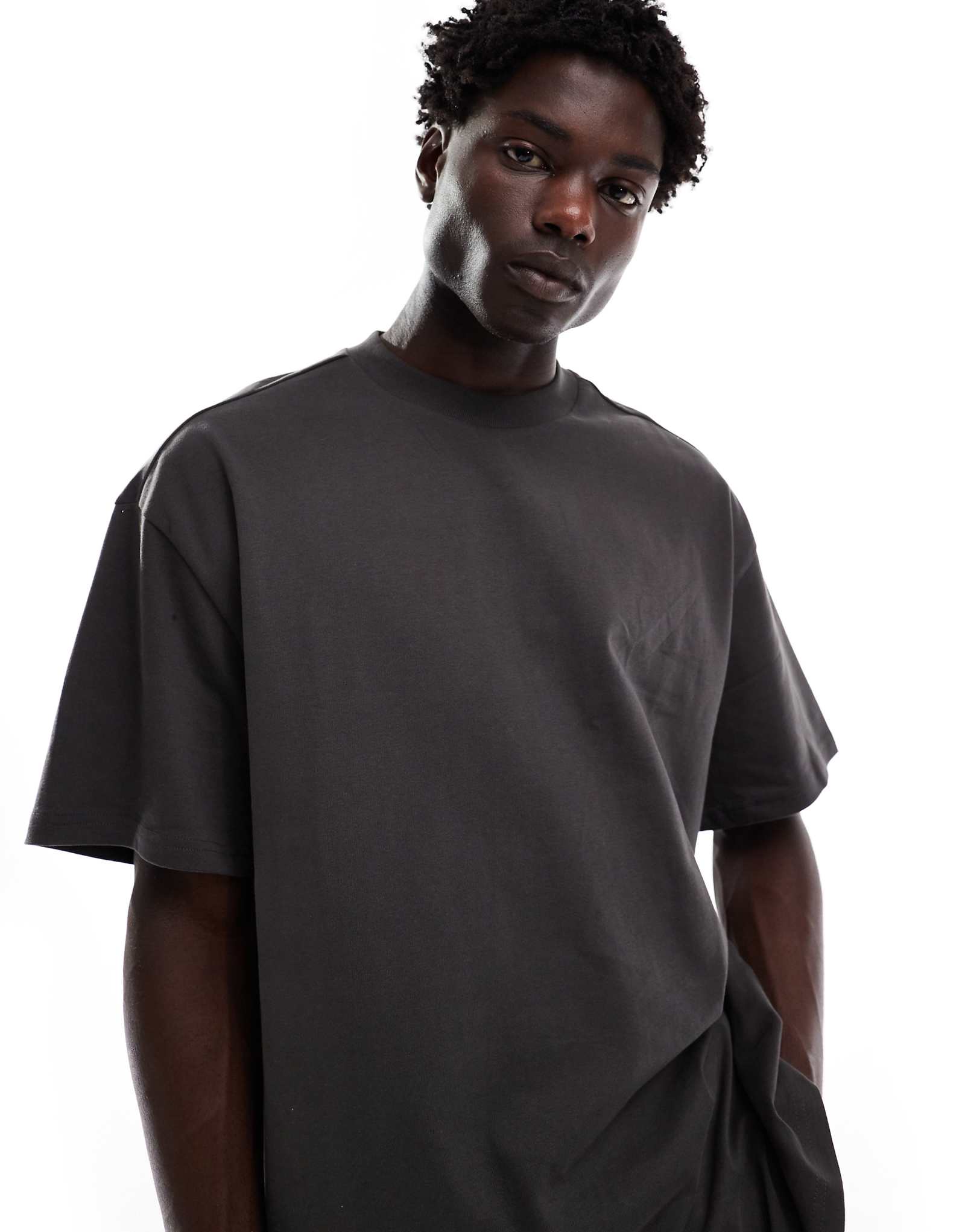 Отличная футболка для буднего дня не черного цвета 5490₽