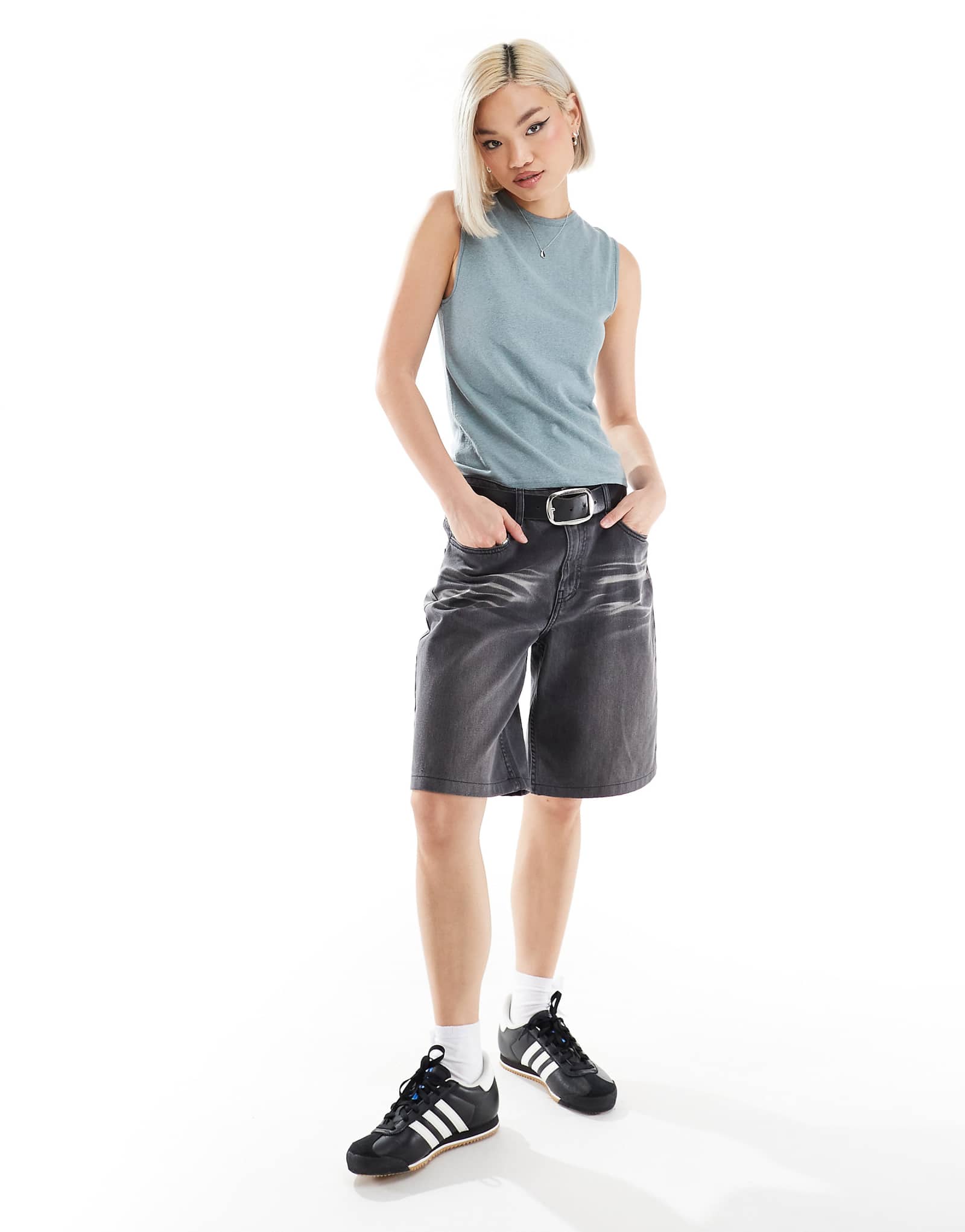 Майка из льняной смеси для буднего дня пыльно-зеленого цвета 2290₽