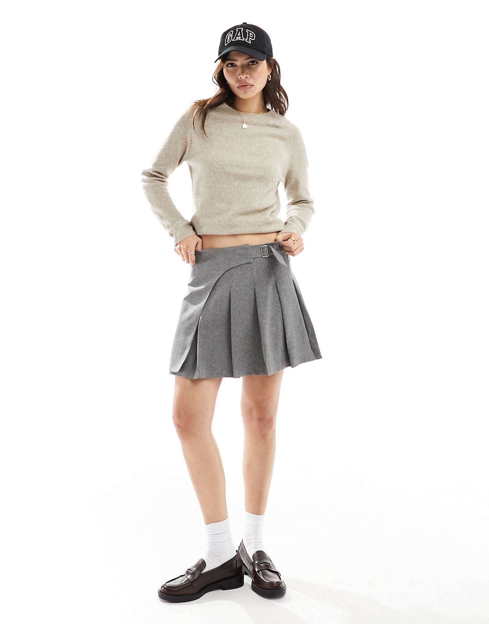 Единственный свитер с круглым вырезом из коричневого меланжа 7390₽