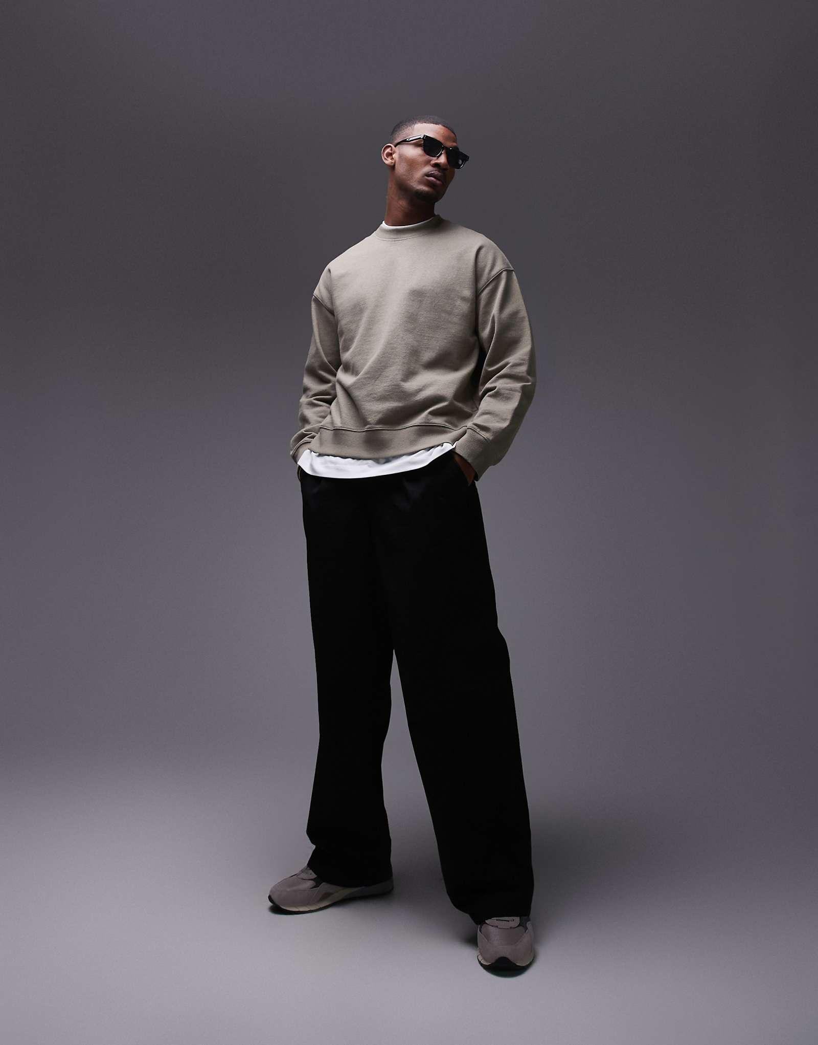 Трикотажная толстовка Topman oversize fit из льняной смеси цвета хаки 6090₽