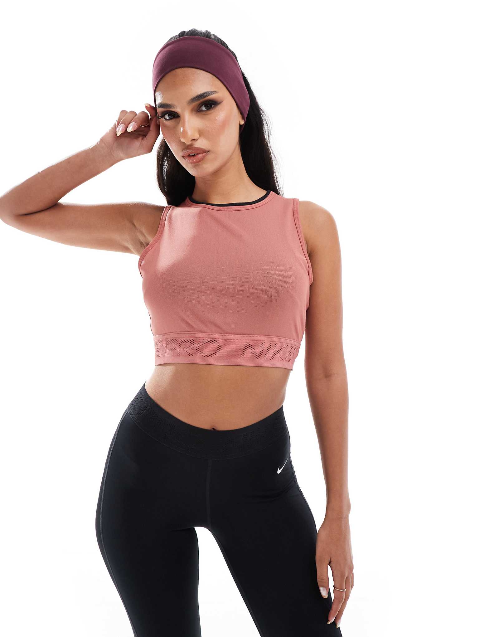 Майка Nike Pro Training mesh в розово-белом цвете 3090₽