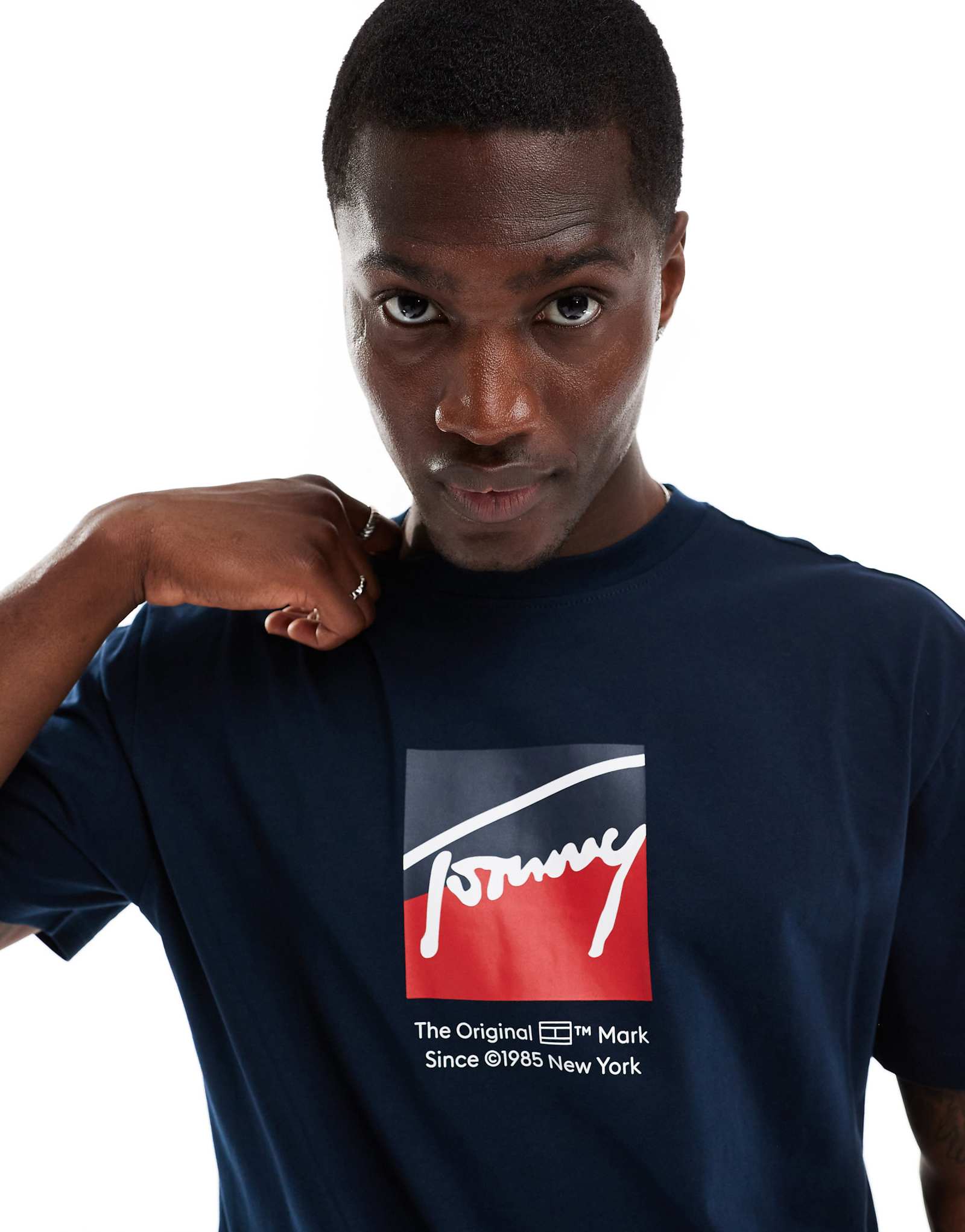 Футболка с логотипом Tommy Jeans dna box темно-синего цвета 4990₽