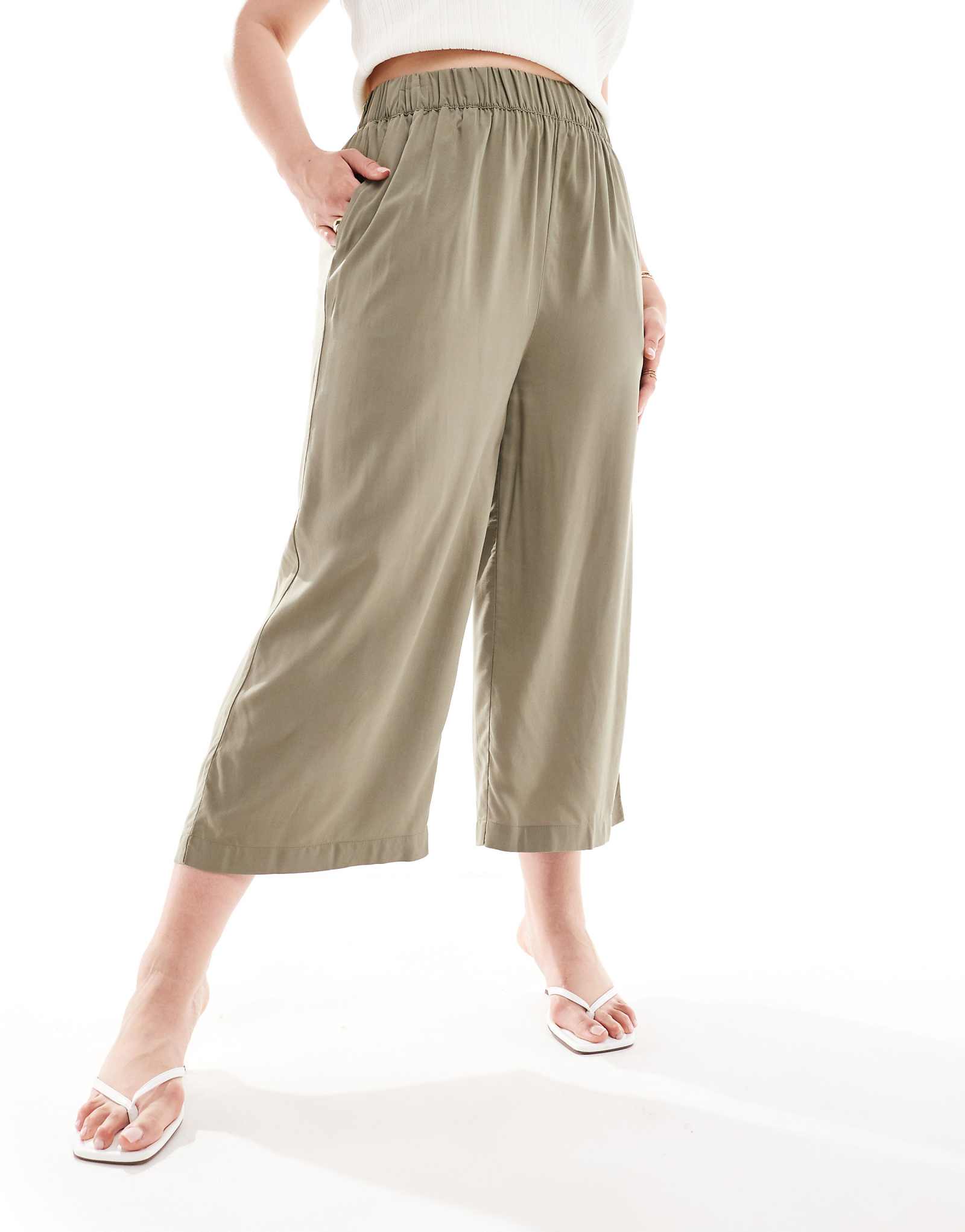 Твои широкие брюки-кюлоты зеленого цвета