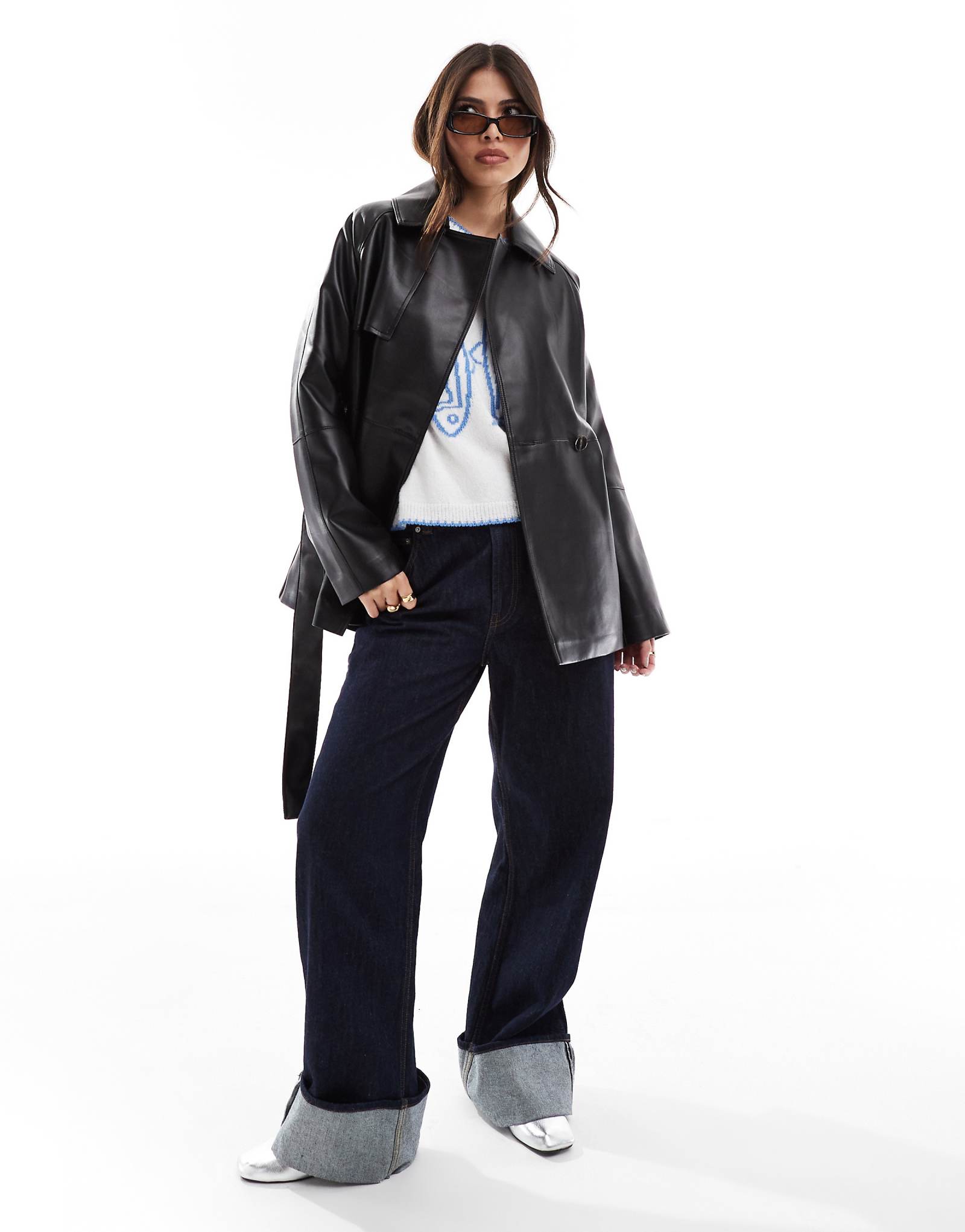 ТОЛЬКО короткий тренч из искусственной кожи черного цвета 21490₽