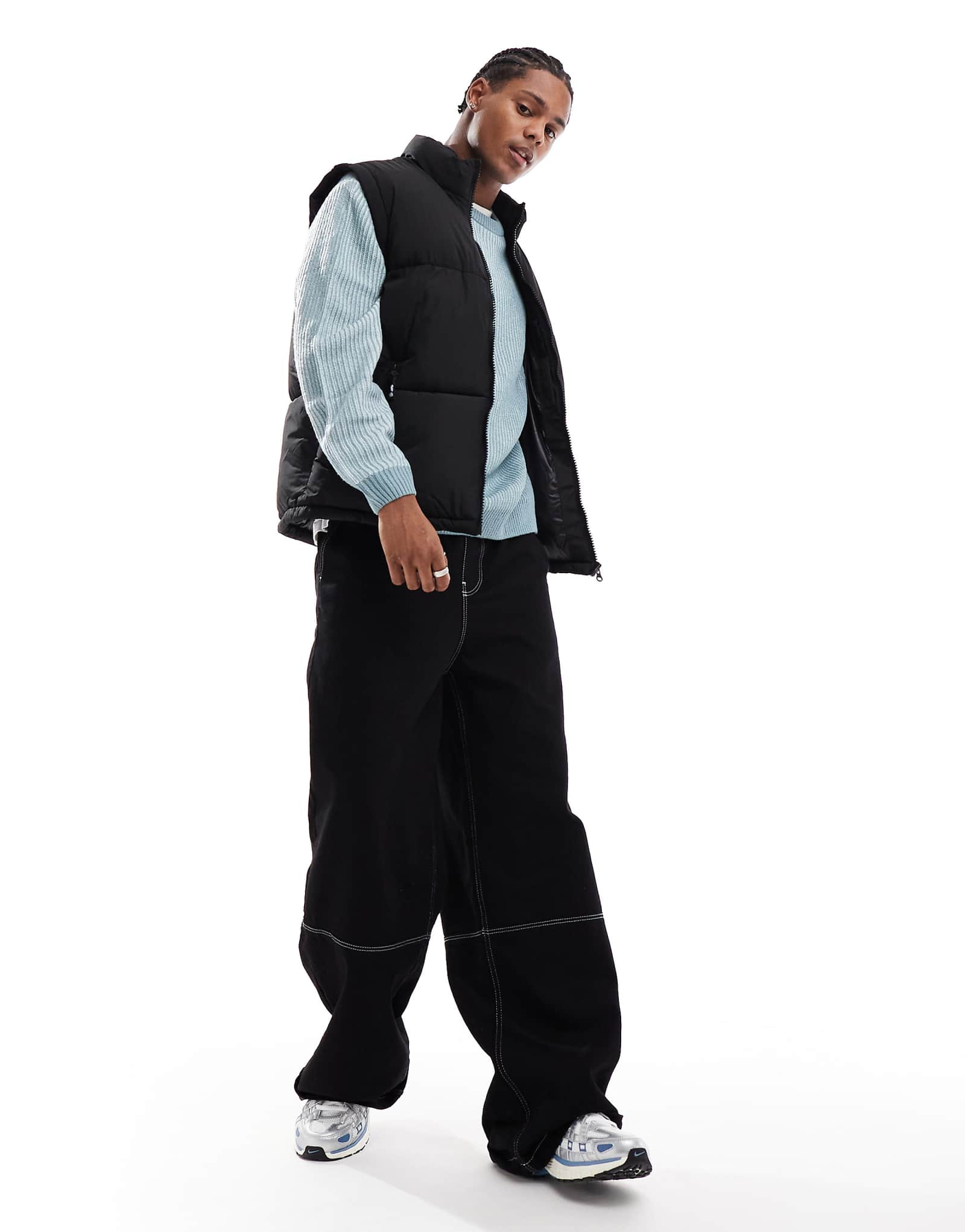 Пуховик Pull-Bear черного цвета 7090₽