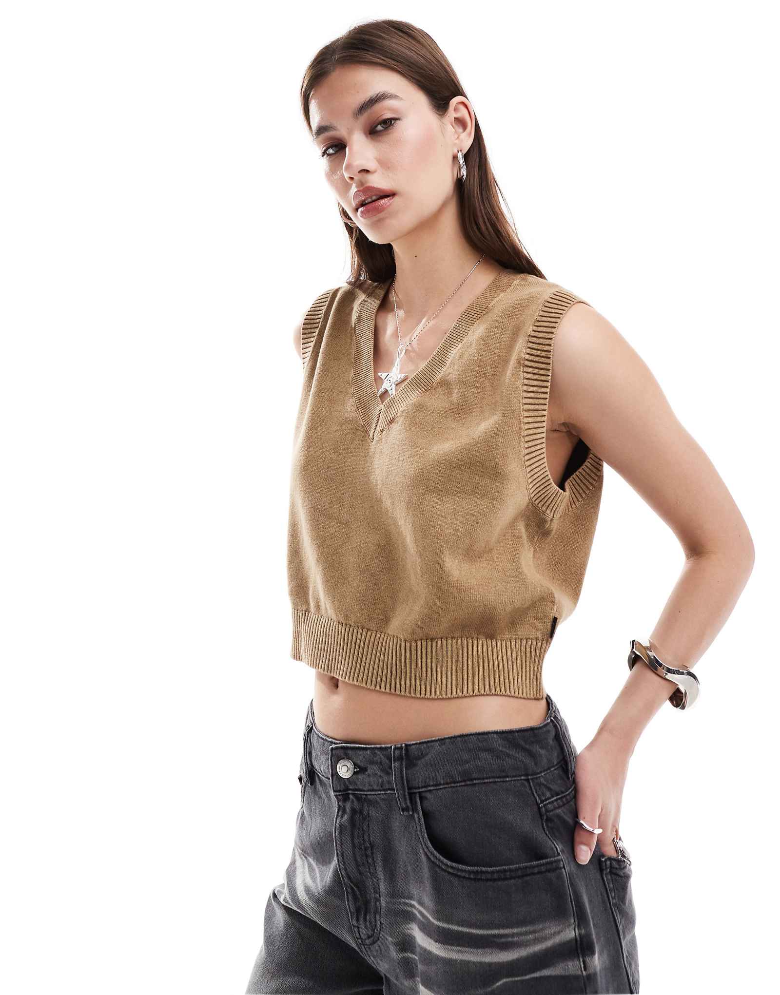 Вязаный жилет Vans Syd коричневого цвета 4790₽