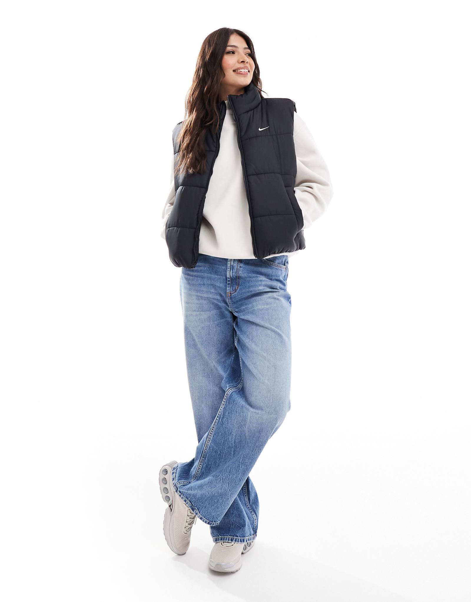 Пуховик Nike черного цвета 22490₽