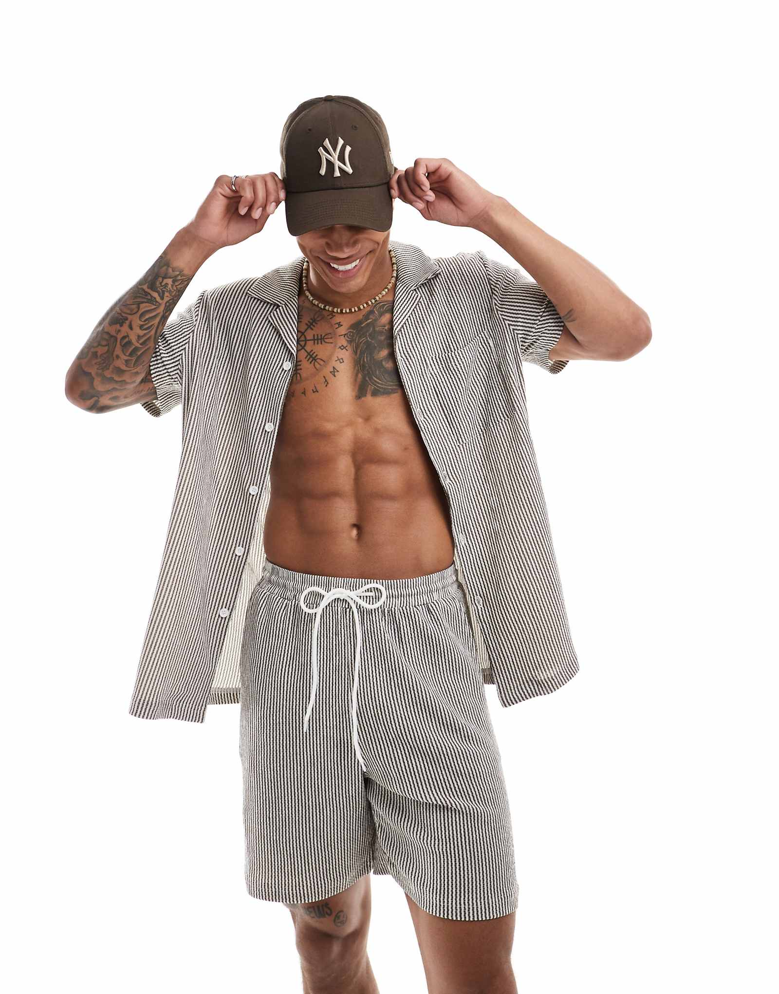 Пляжная рубашка South Beach из трикотажа в коричневую и белую полоску - часть комплекта 11190₽