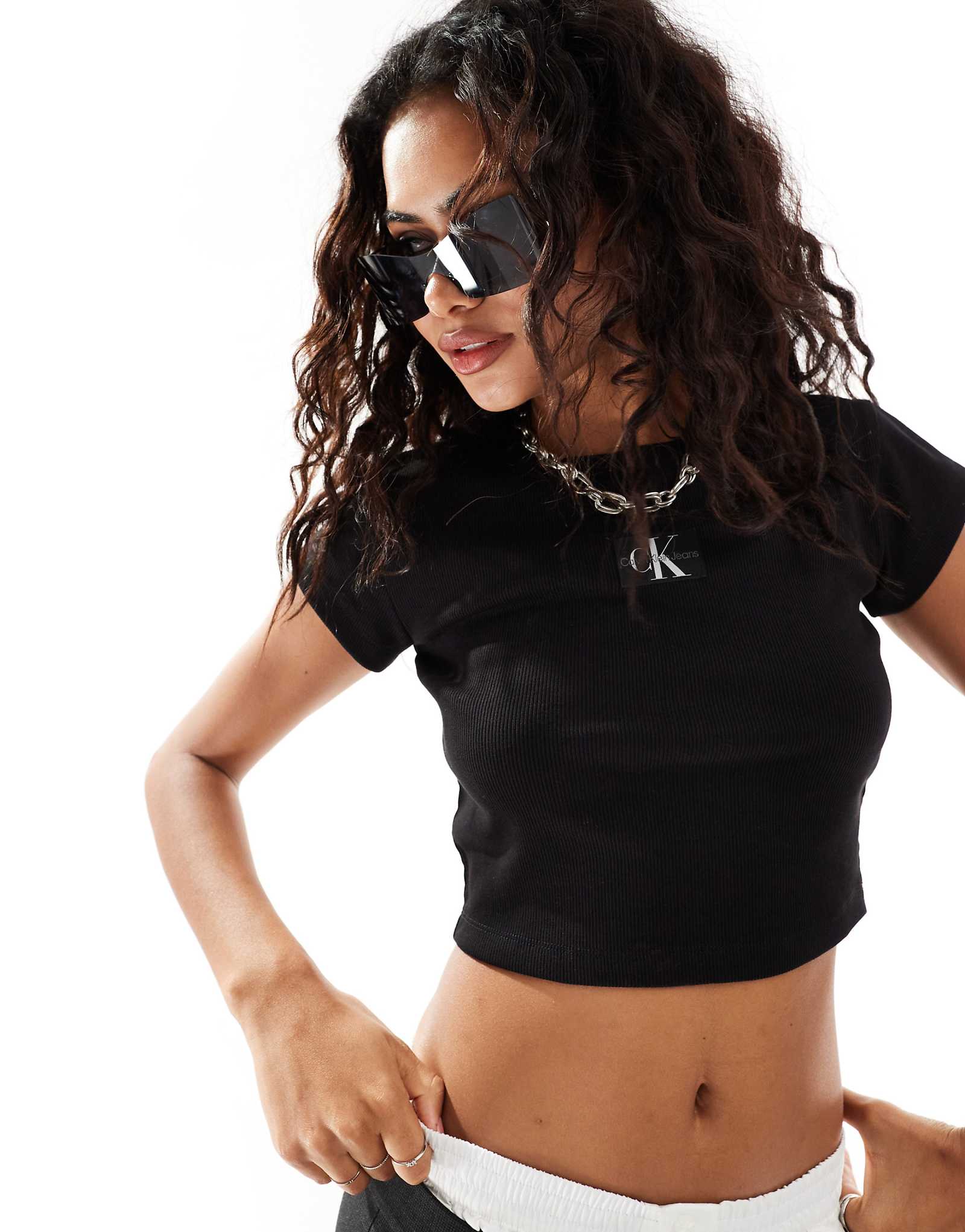 Детская футболка в рубчик от Calvin Klein Jeans черного цвета 9390₽