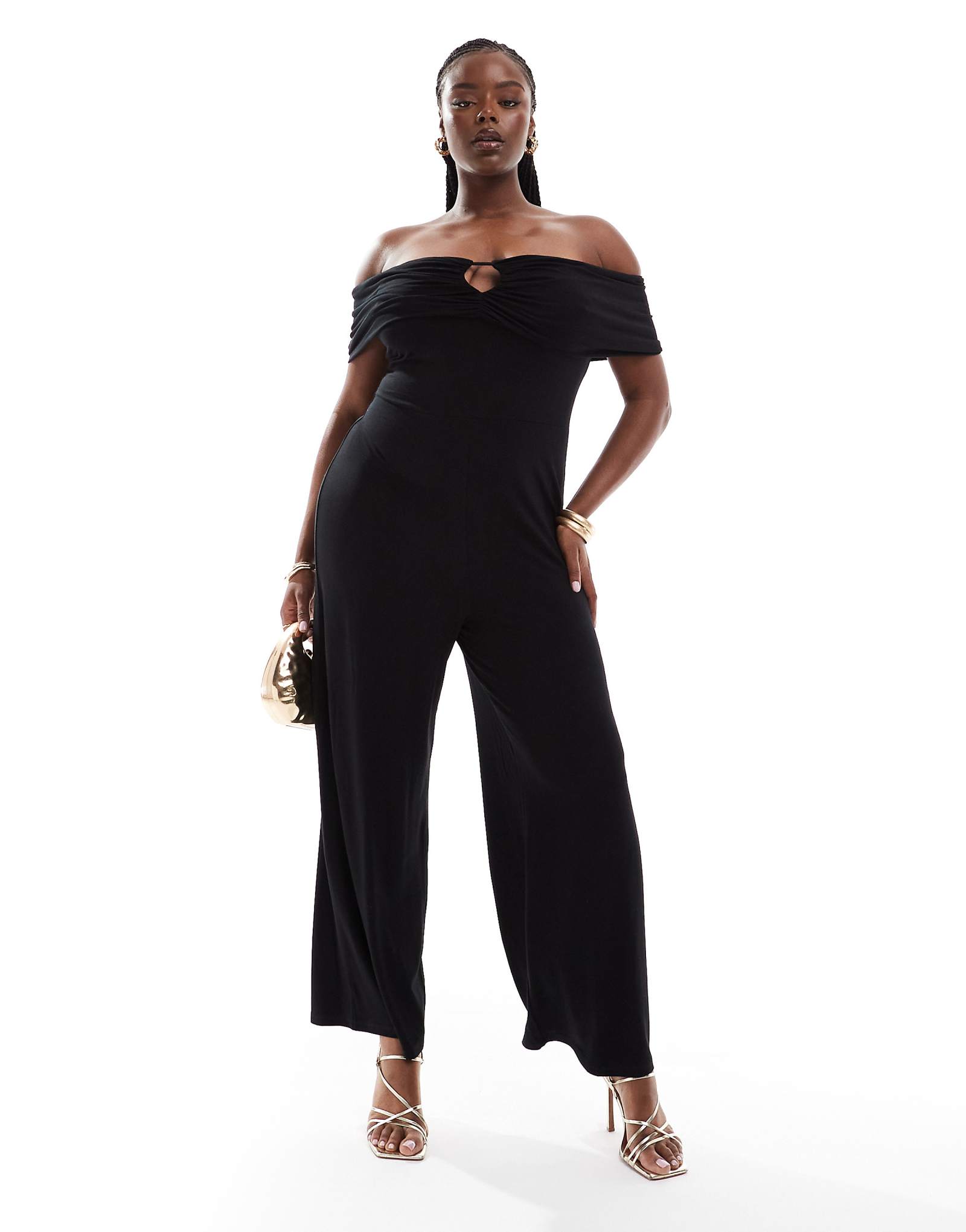 Комбинезон ASOS DESIGN с открытыми плечами и рюшами и вырезом спереди черного цвета 2490₽