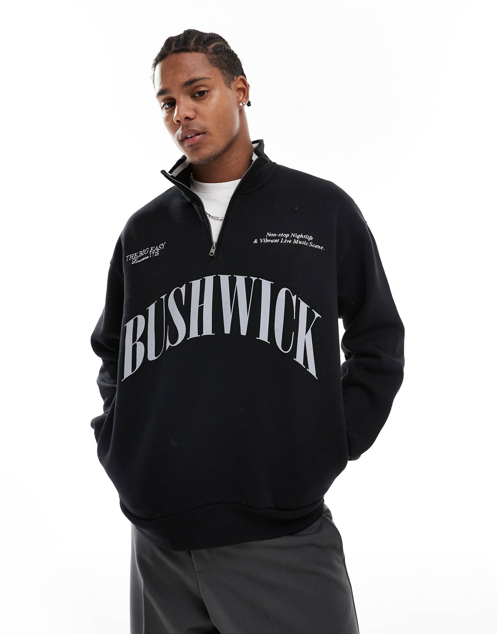 Толстовка с принтом и молнией на воротнике Bershka 14 черного цвета 7390₽