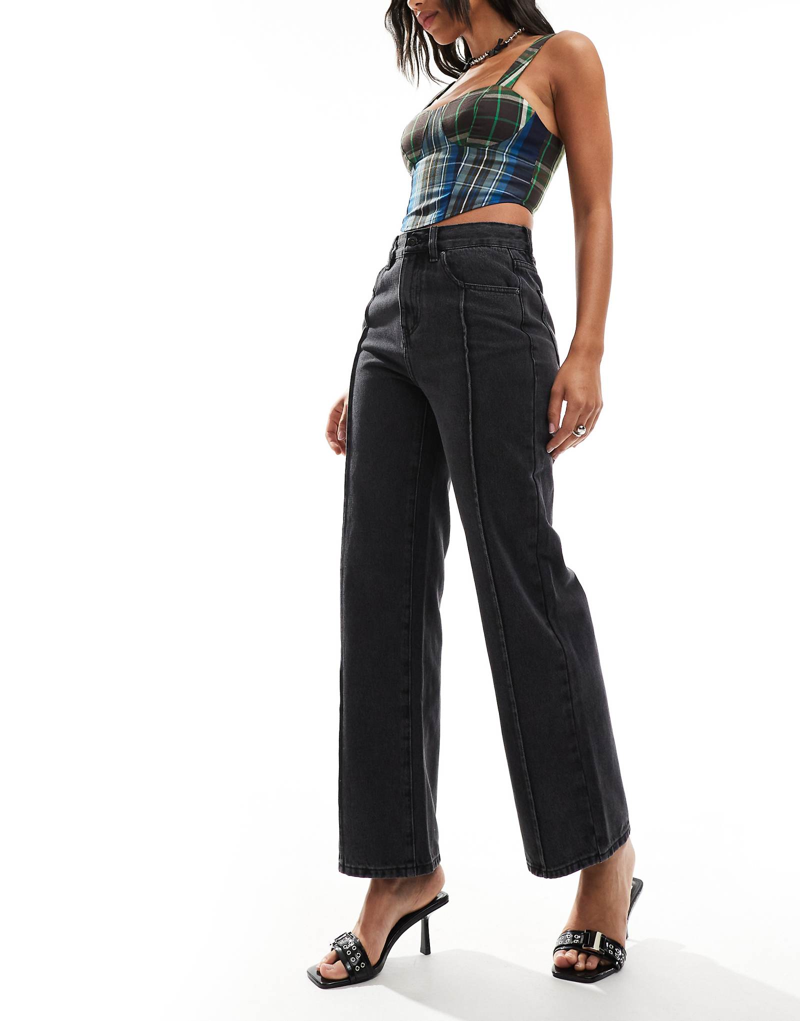 Джинсы Urban Revivo с прямыми штанинами и отделкой по шву черного цвета стиранные 9190₽