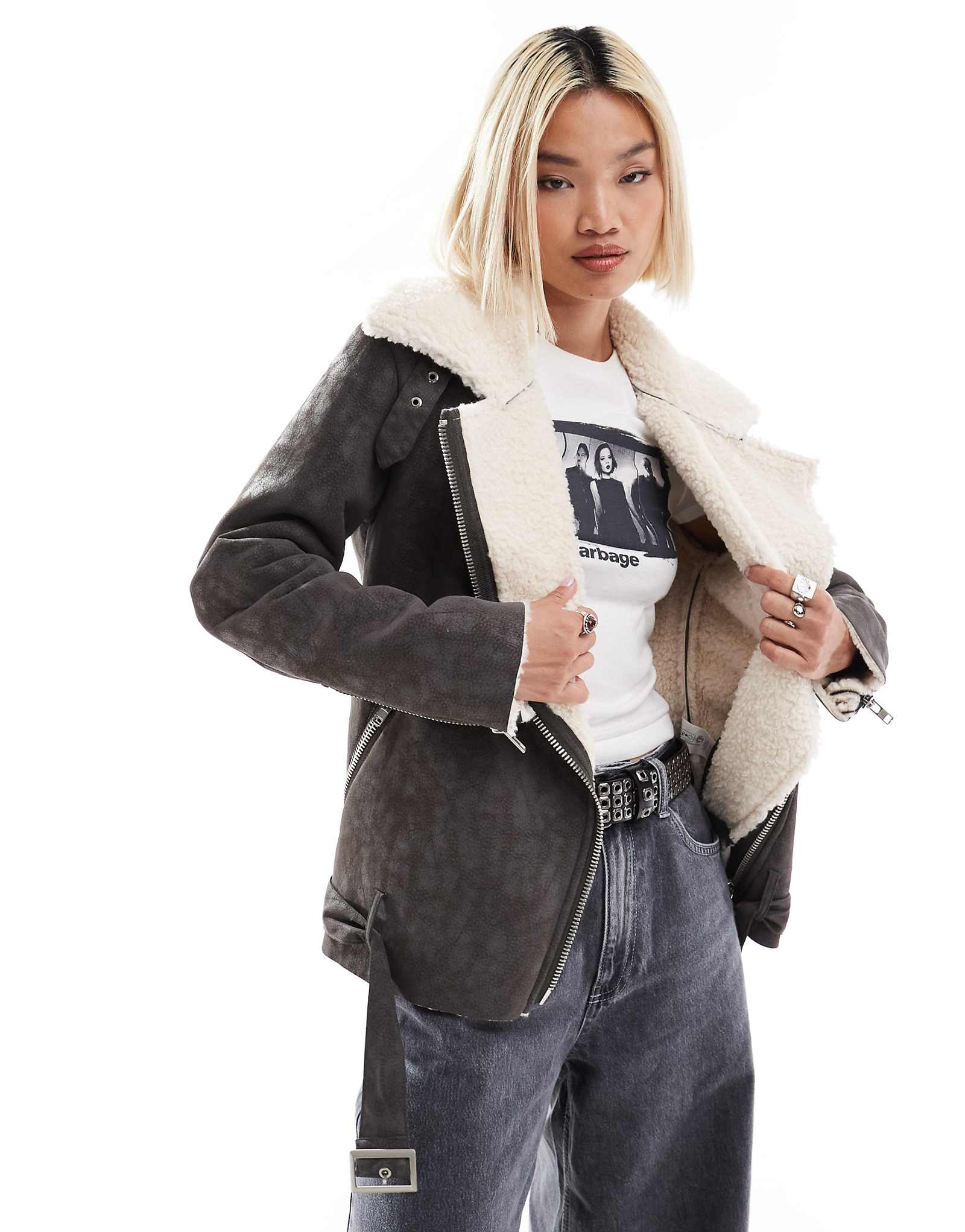 Эффектное кремово-коричневое пальто-авиатор с воротником и пряжкой 22290₽