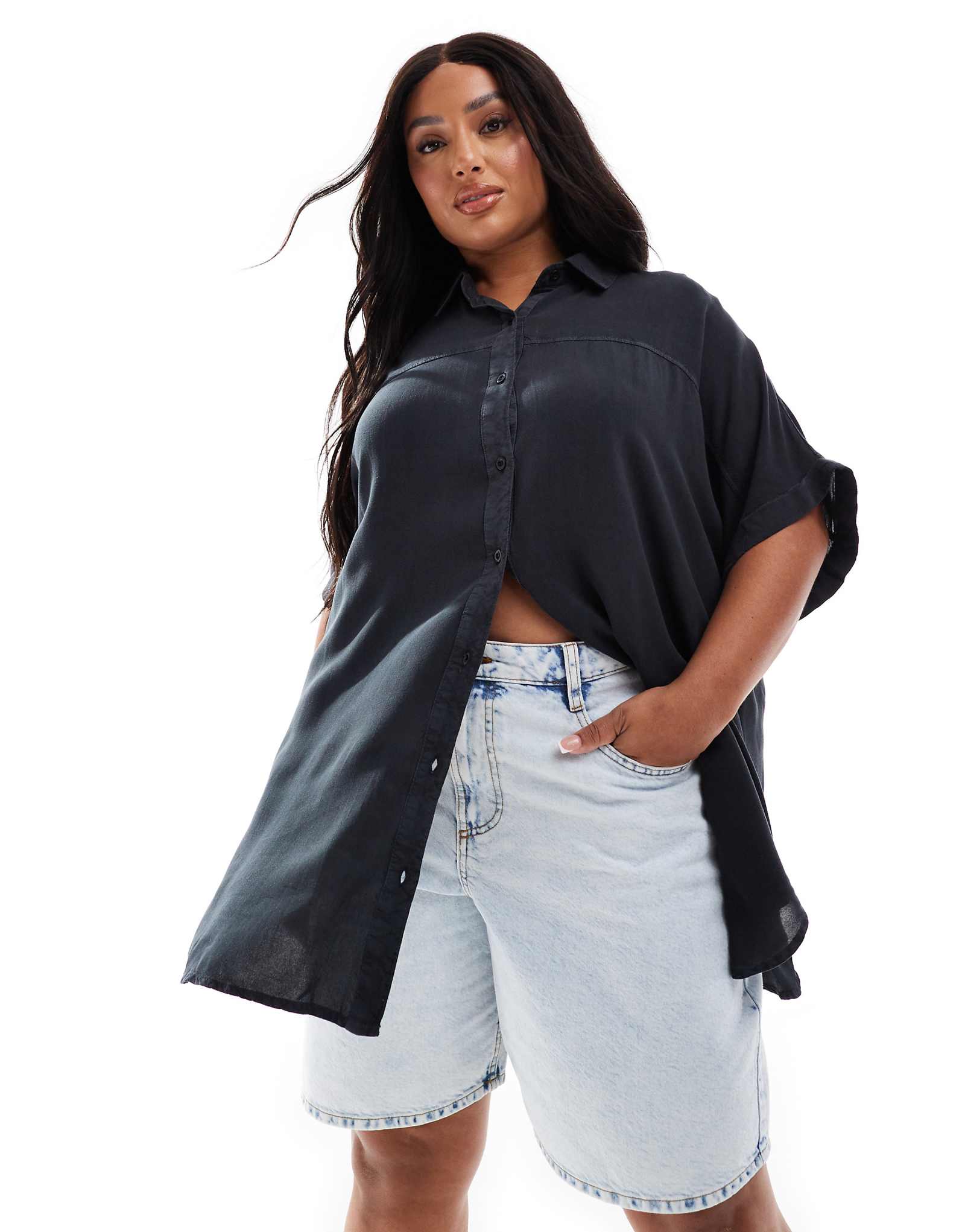 Твоя черная рубашка с коротким рукавом из шамбре 7990₽