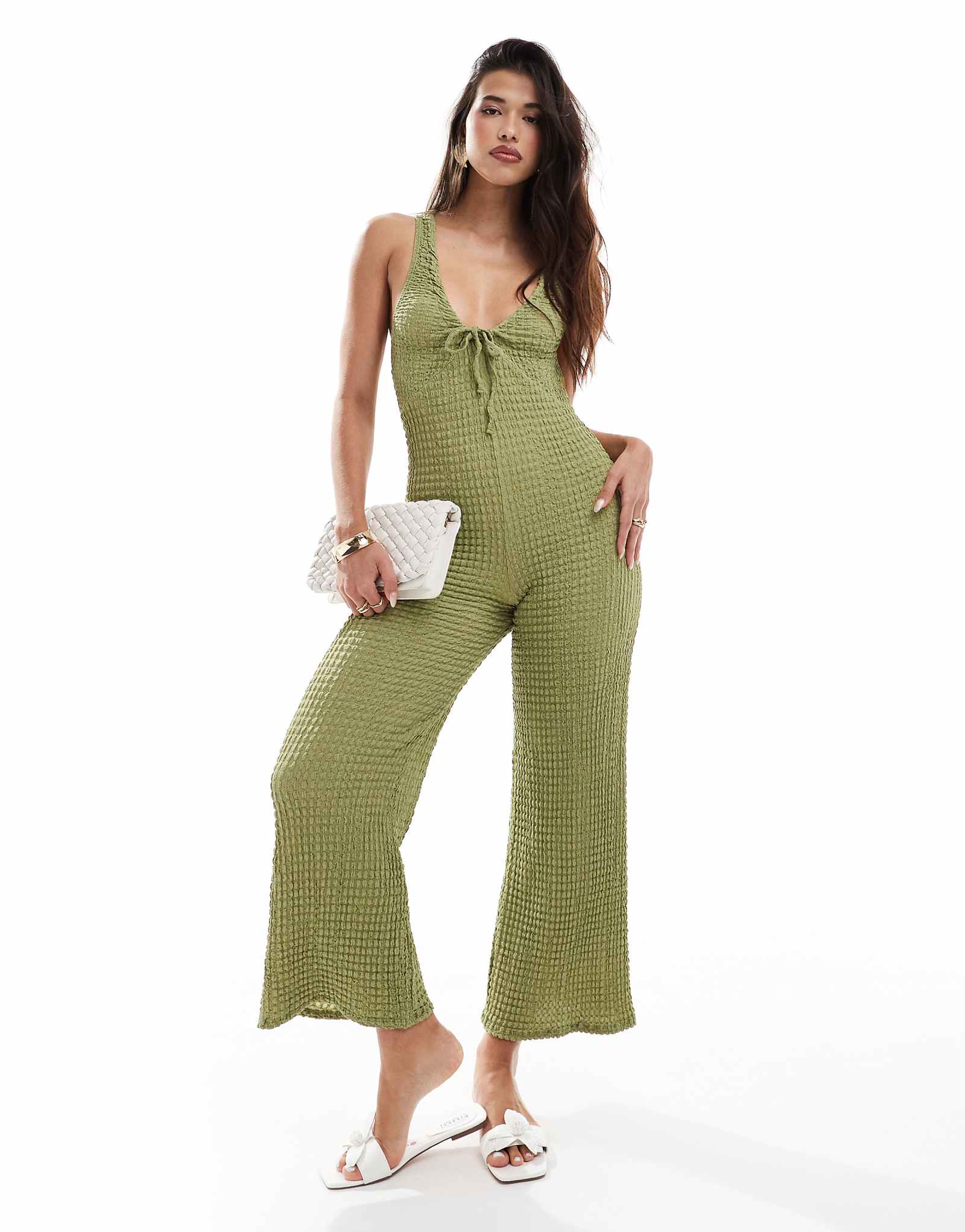 Спортивный комбинезон ASOS DESIGN с круглым вырезом и завязкой спереди оливкового цвета 3690₽