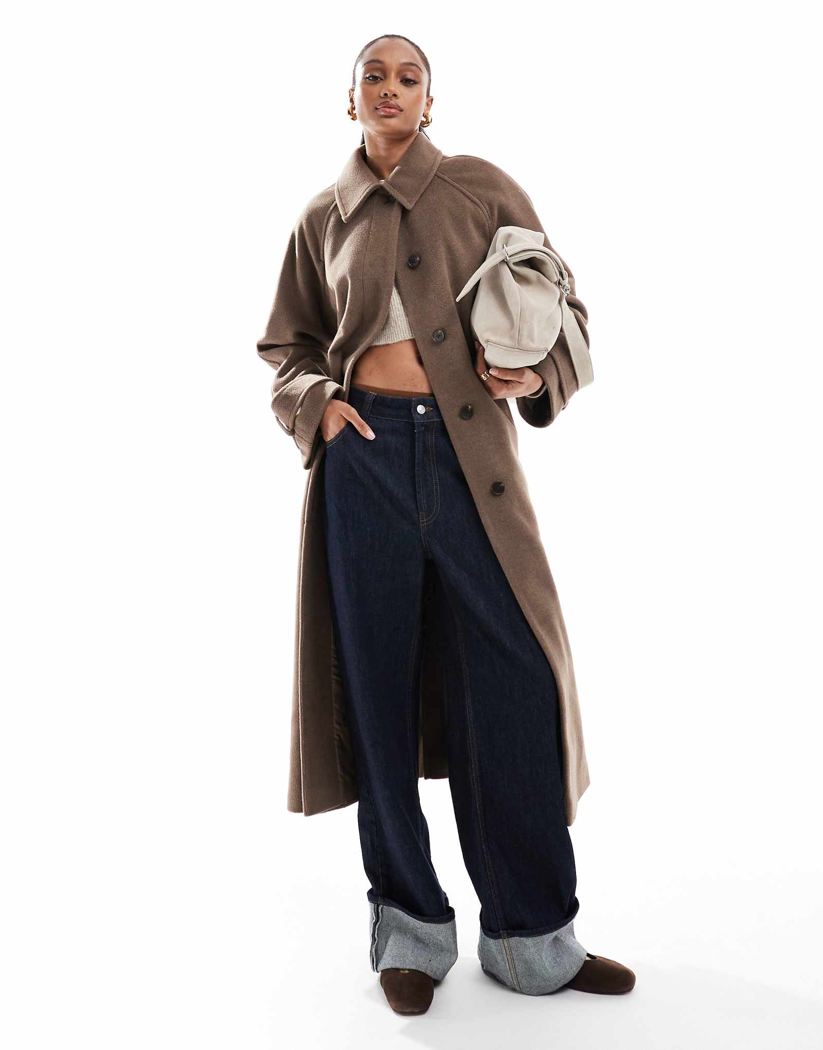 Строгое удлиненное пальто с высоким матовым воротником-стойкой от ASOS DESIGN цвета гриба 20490₽