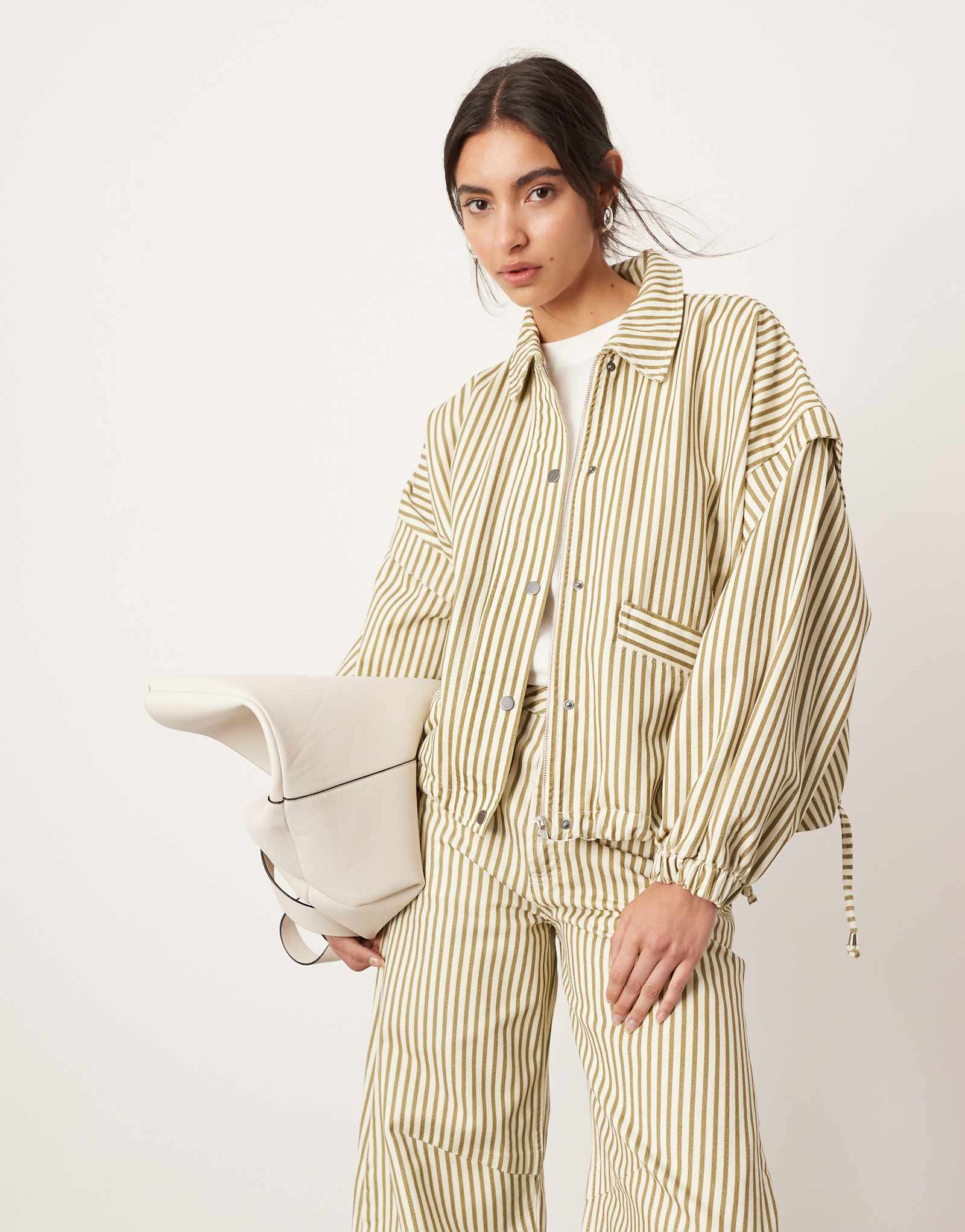 Джинсовая куртка-бомбер ASOS EDITION с воротником в зеленую и белую полоску 21090₽