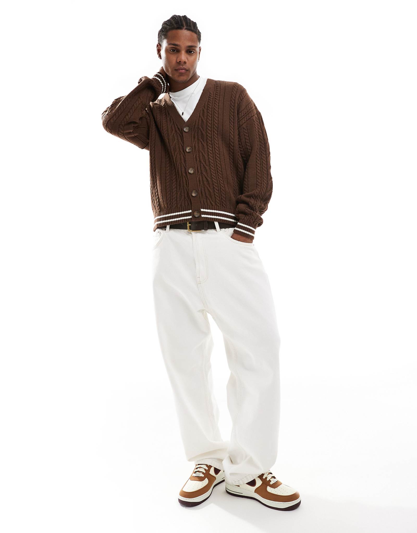 Кардиган свободного кроя из плотной вязки ASOS DESIGN коричневого цвета с отделкой цвета экрю 8690₽