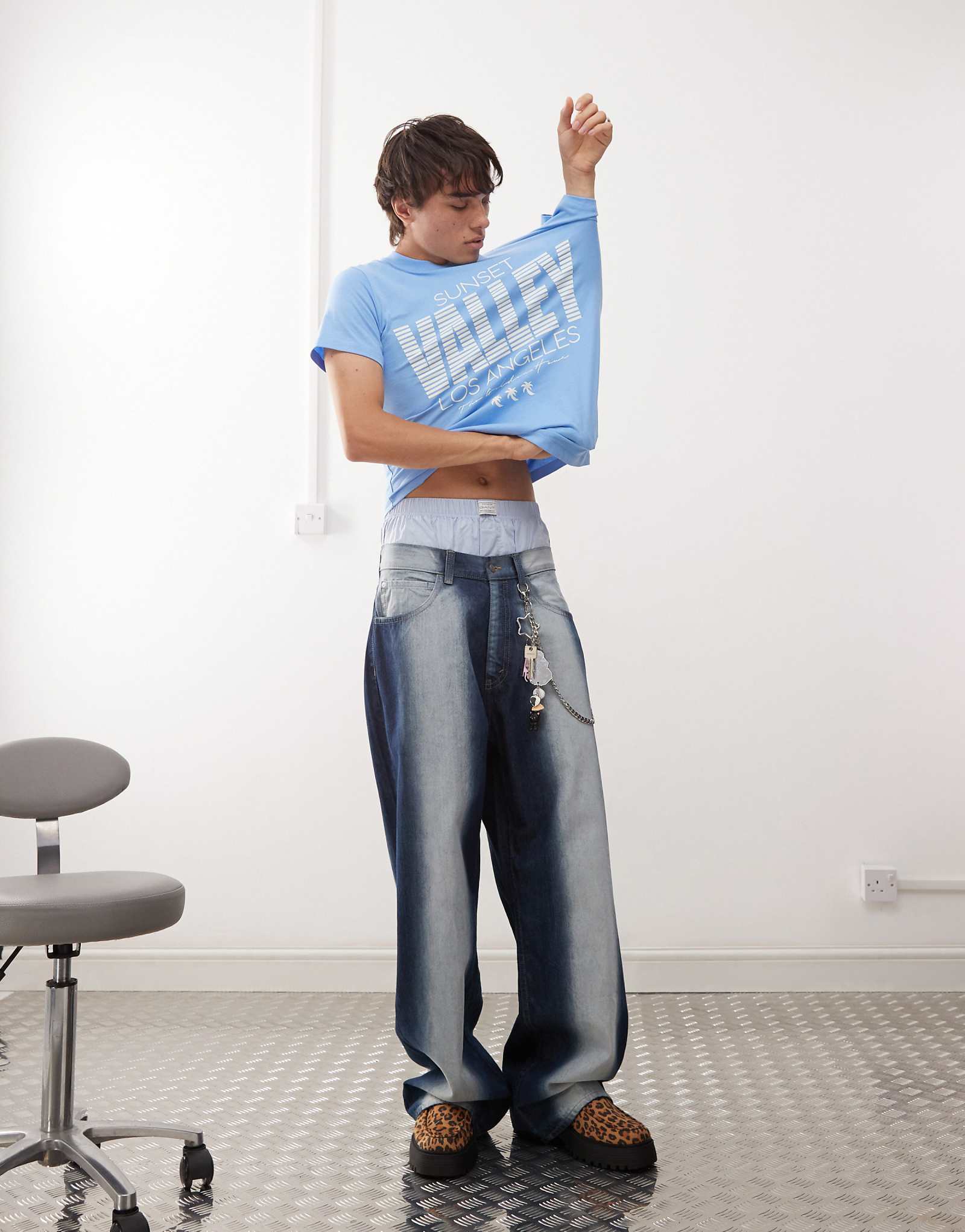 Дешевые свободные мешковатые джинсы Monday с экстремальным спреем синего цвета для полоскания и стирки 10090₽