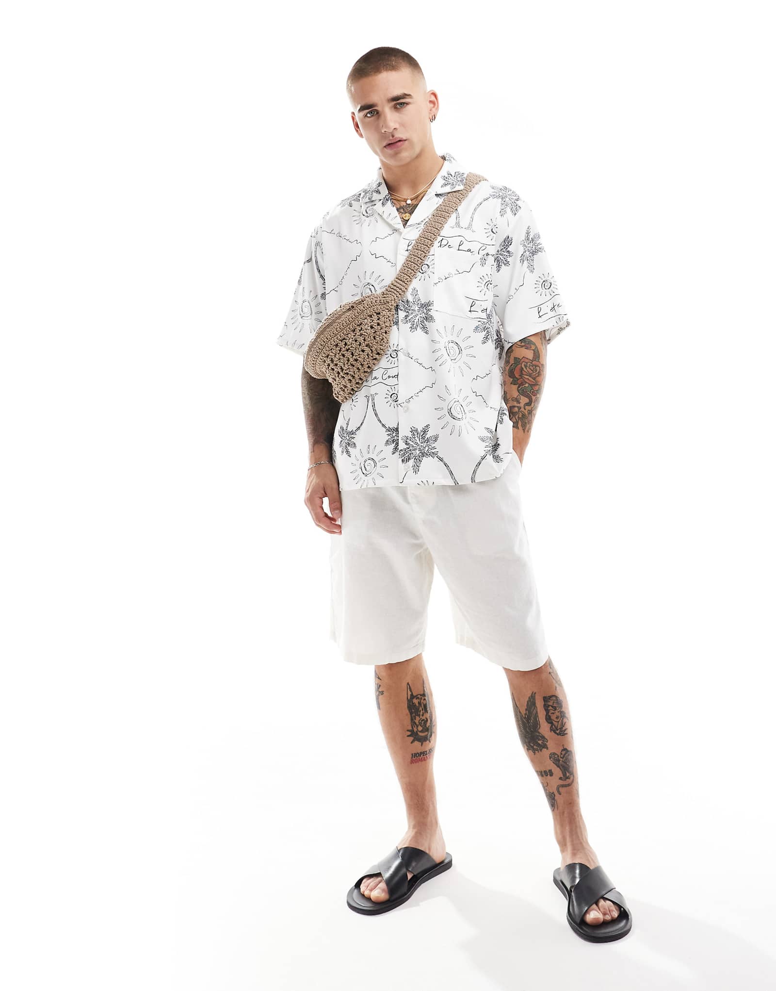 Белая рубашка с вышивкой в виде ладони от Couture Club 7390₽