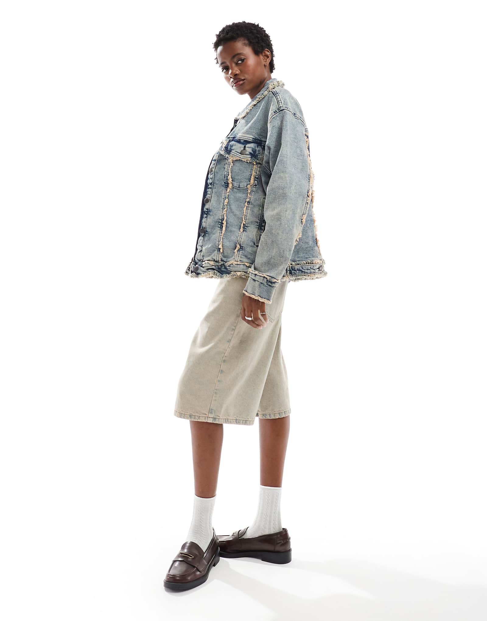 Джинсовая куртка Noisy May с открытым воротом синего цвета обработанная кислотной стиркой 4090₽