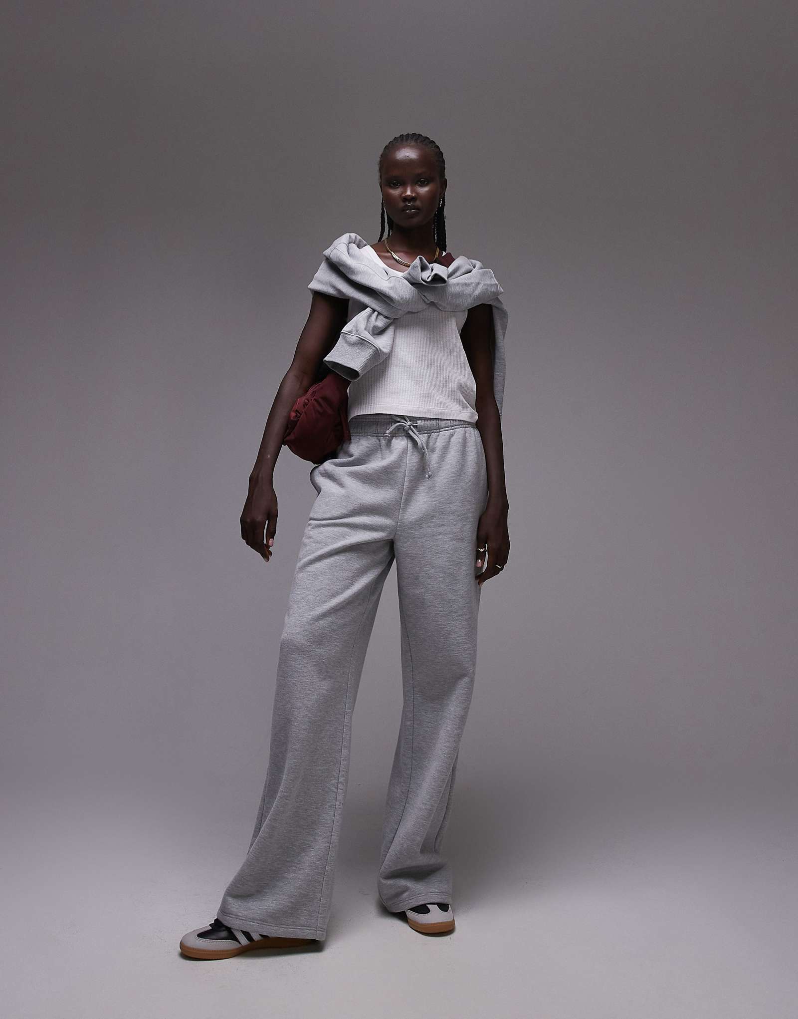 Спортивные прямые брюки Topshop из серого вереска 5290₽