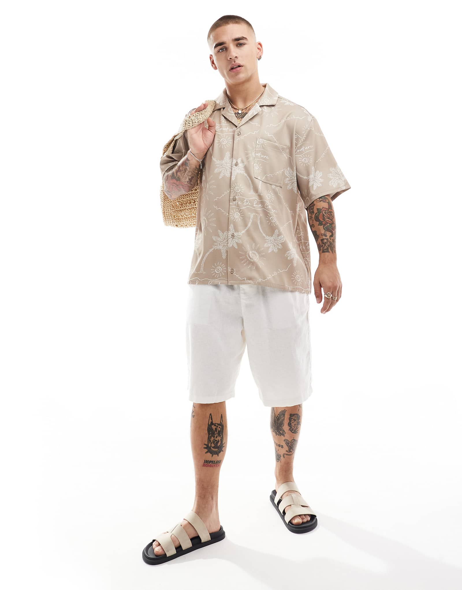 Бежевая рубашка с вышивкой в виде ладони от Couture Club 4390₽