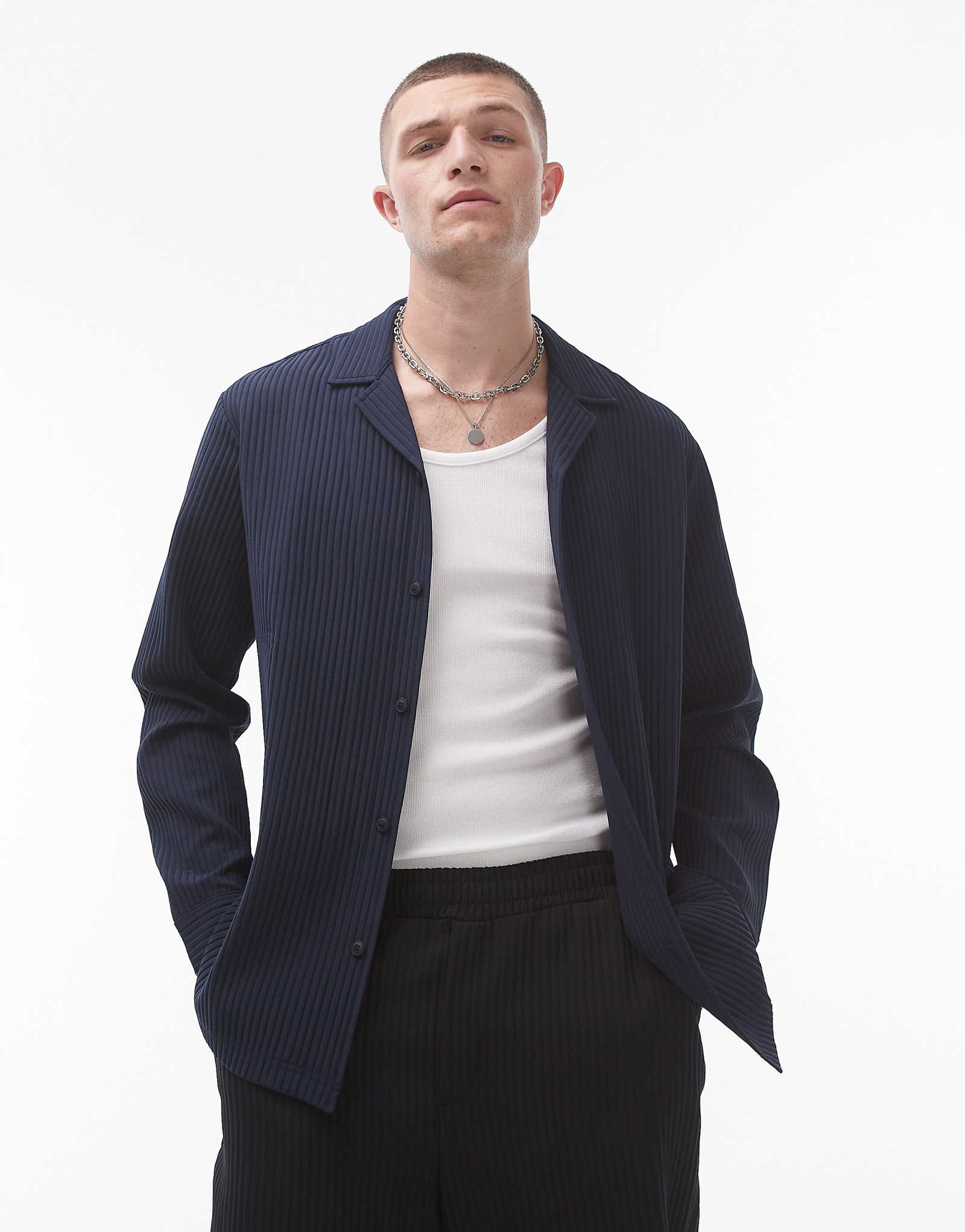 Рубашка из плиссе Topman с длинным рукавом и отложным воротником темно-синего цвета 9290₽