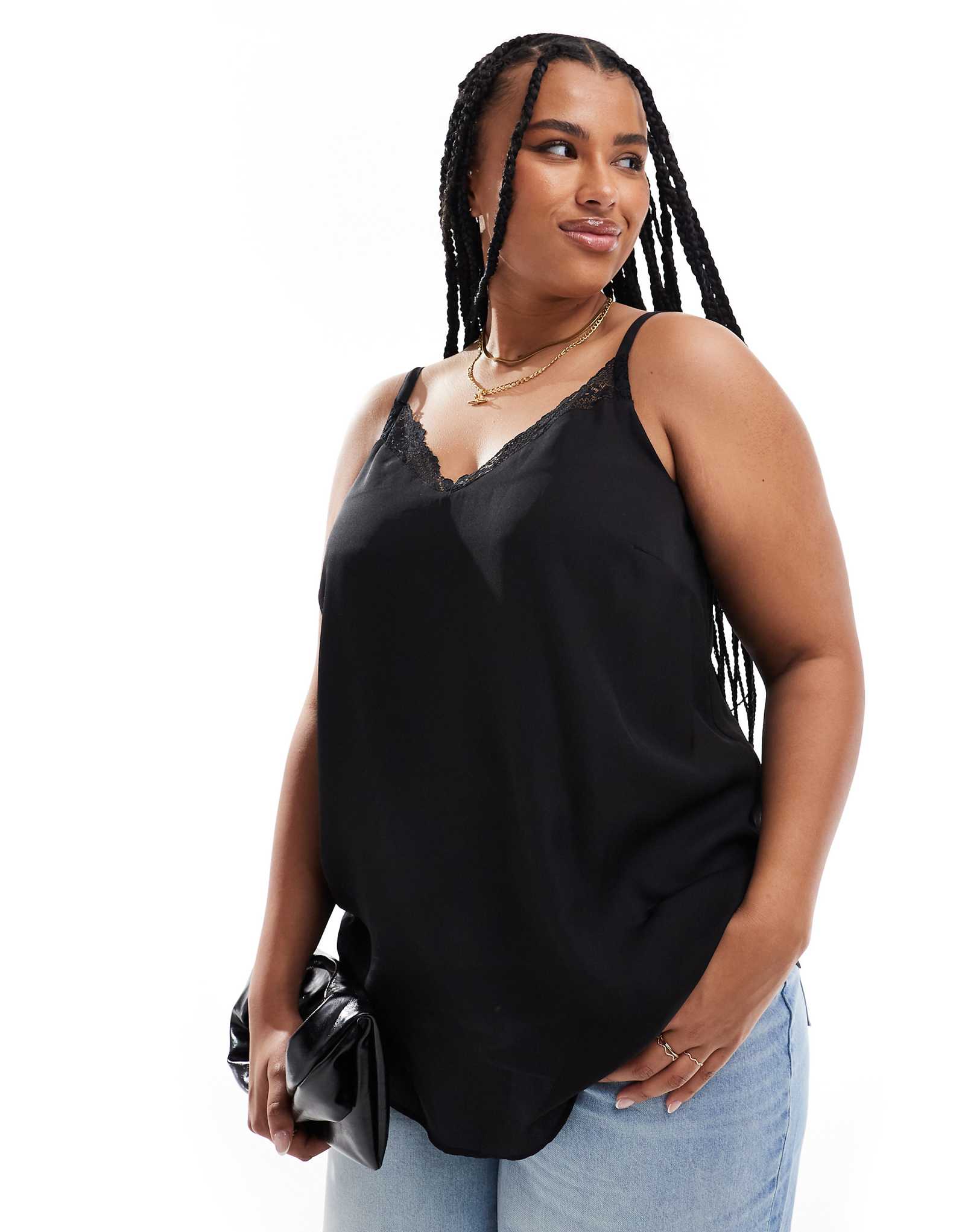 Ваша майка на бретелях с кружевной вставкой черного цвета 2790₽