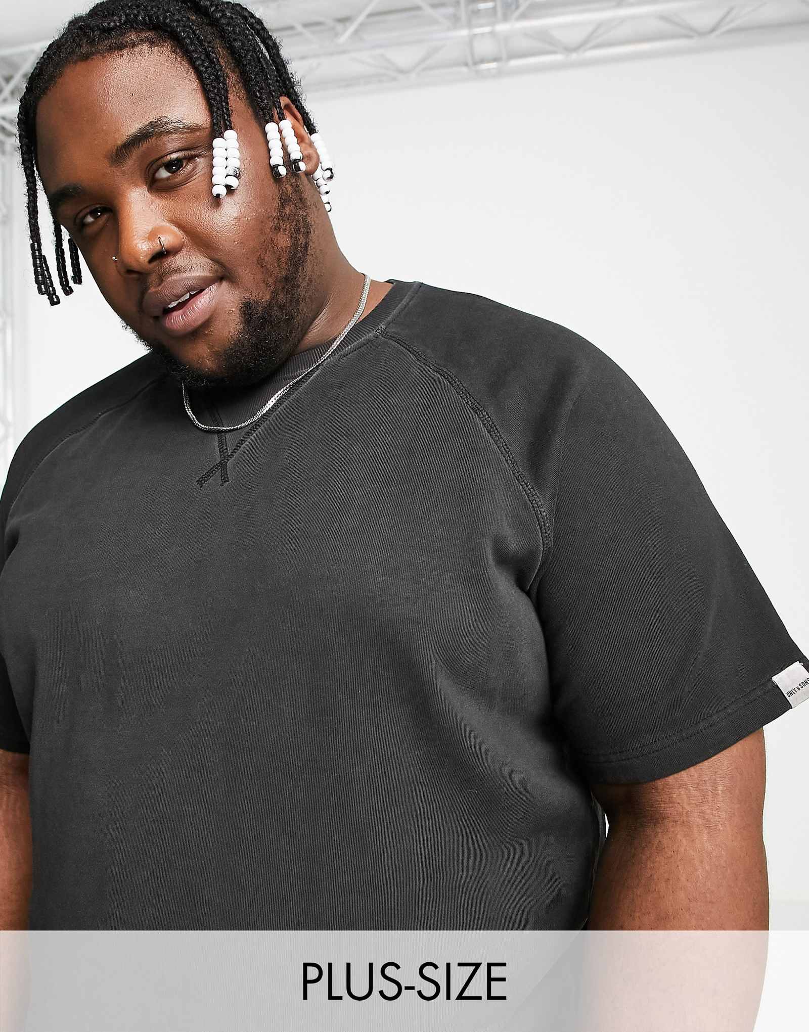 Выстиранная хлопковая толстовка ONLY -SONS Plus черного цвета с коротким рукавом 8290₽