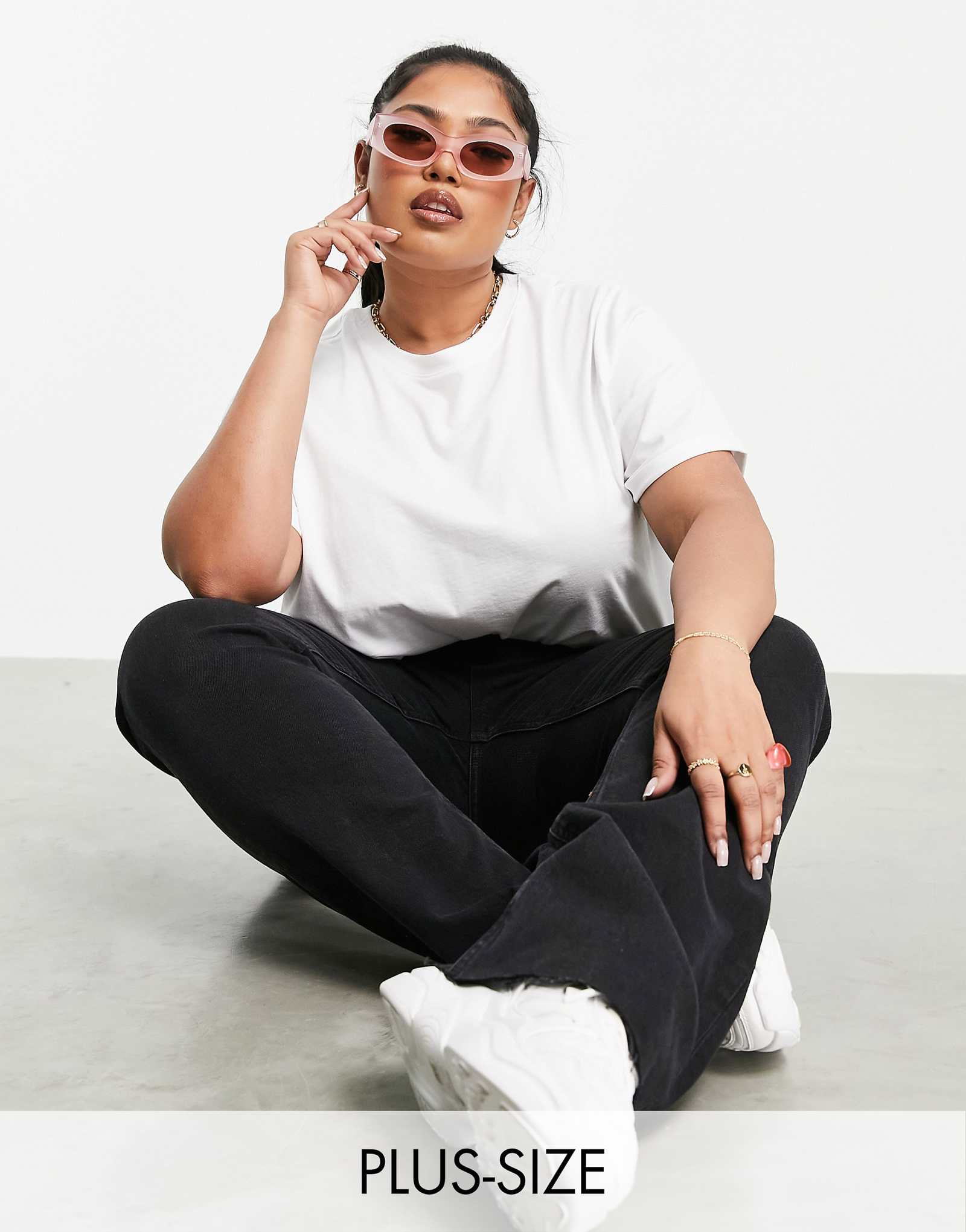 Футболка с круглым вырезом Pieces Curve белого цвета 2390₽