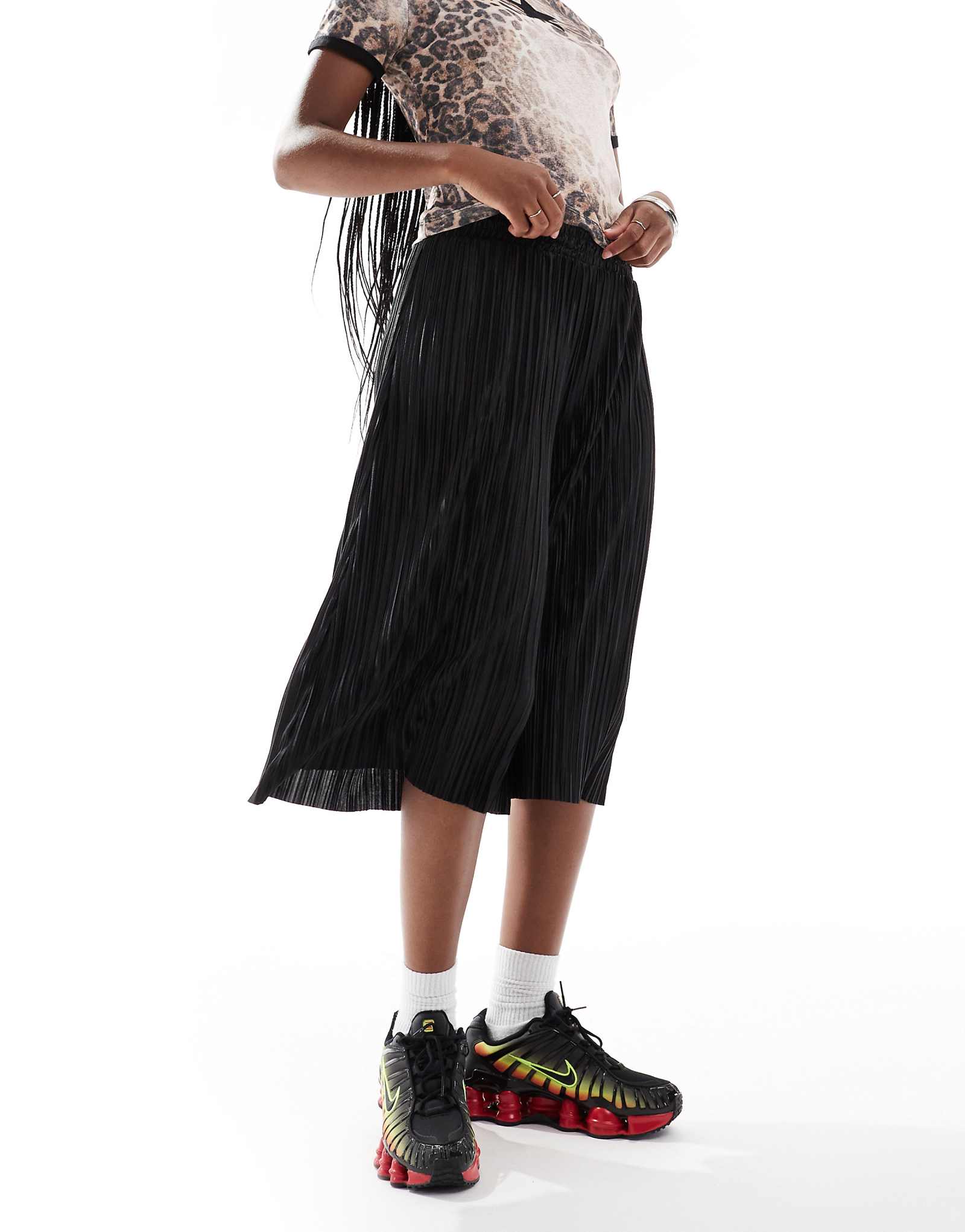 СГОВОР расслабленный плиссе длинный короткий в черном цвете