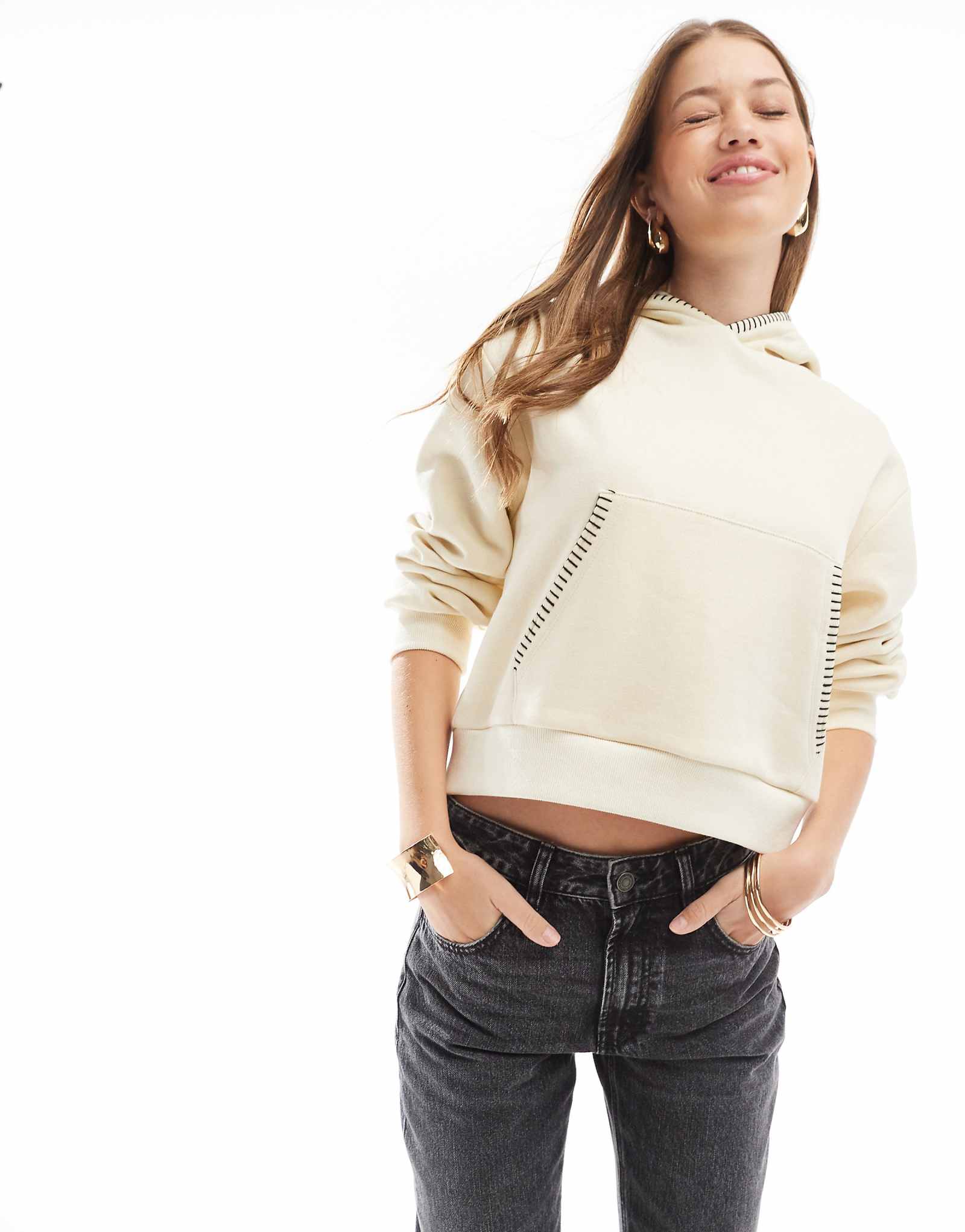 ДИЗАЙНЕРСКАЯ толстовка ASOS DESIGN oversize с капюшоном и вышивкой в виде одеяла цвета экрю 2790₽