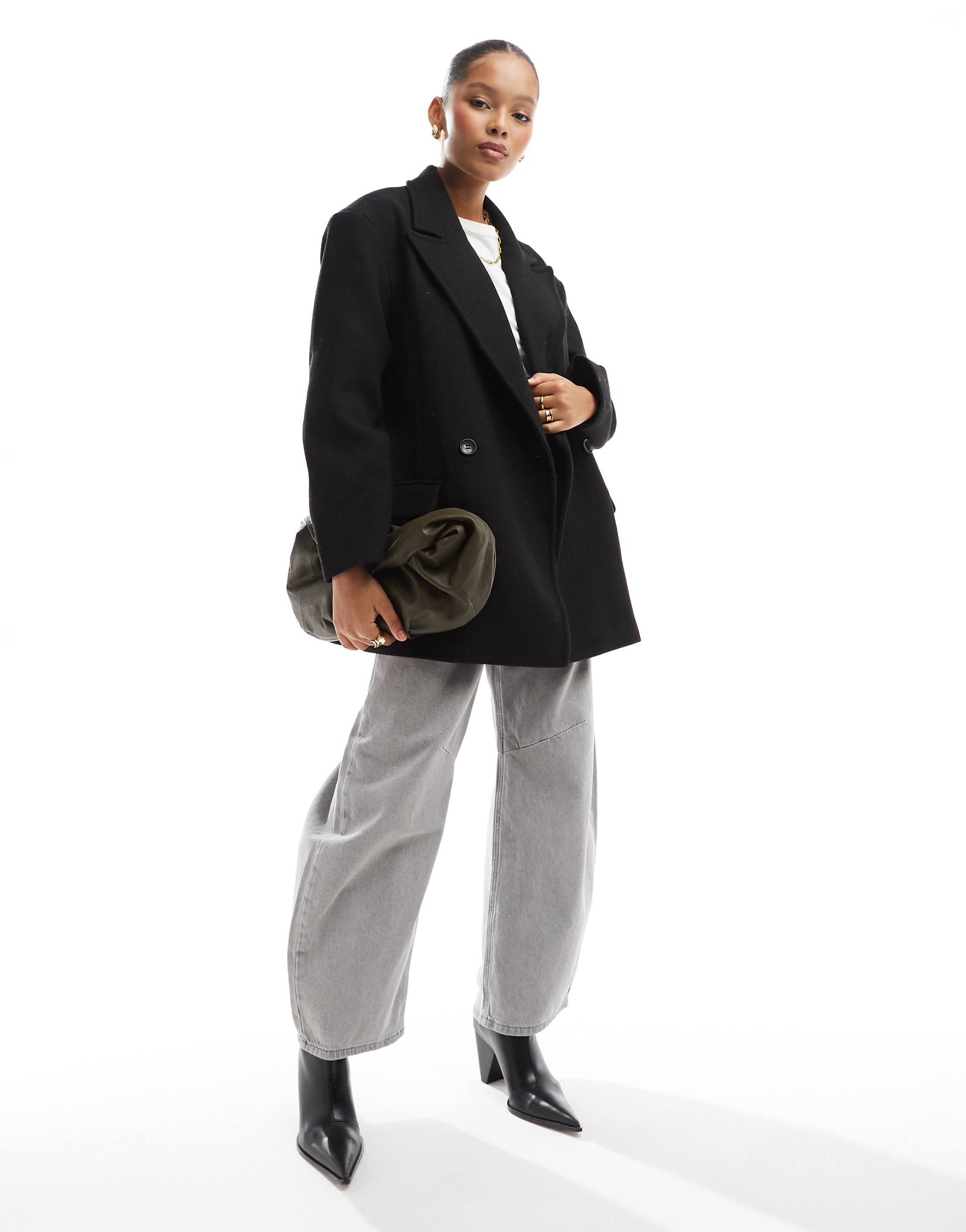 Приталенное пальто свободного кроя Bershka черного цвета