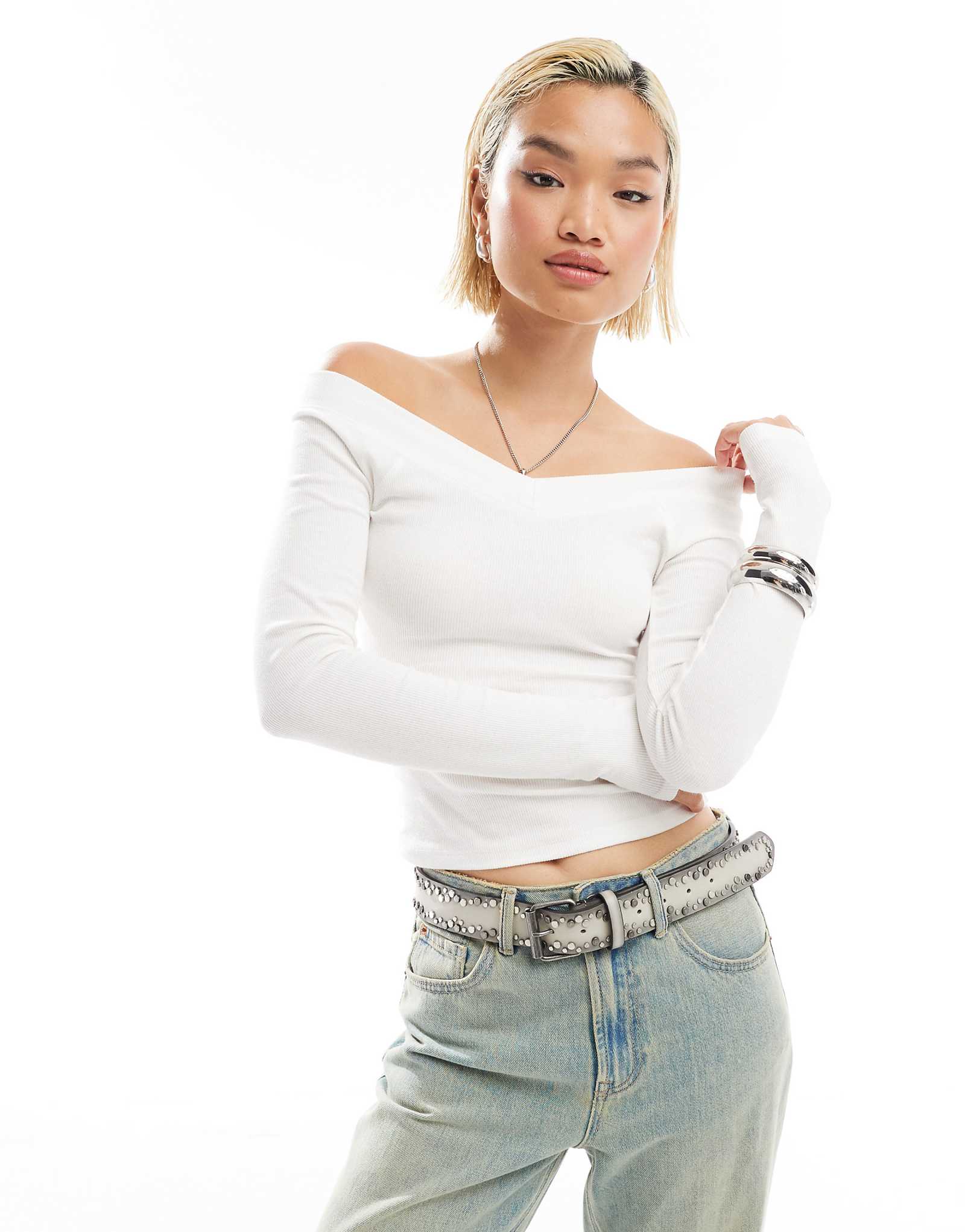 Гламурный белый топ в рубчик с длинным рукавом и v-образным вырезом в рубчик