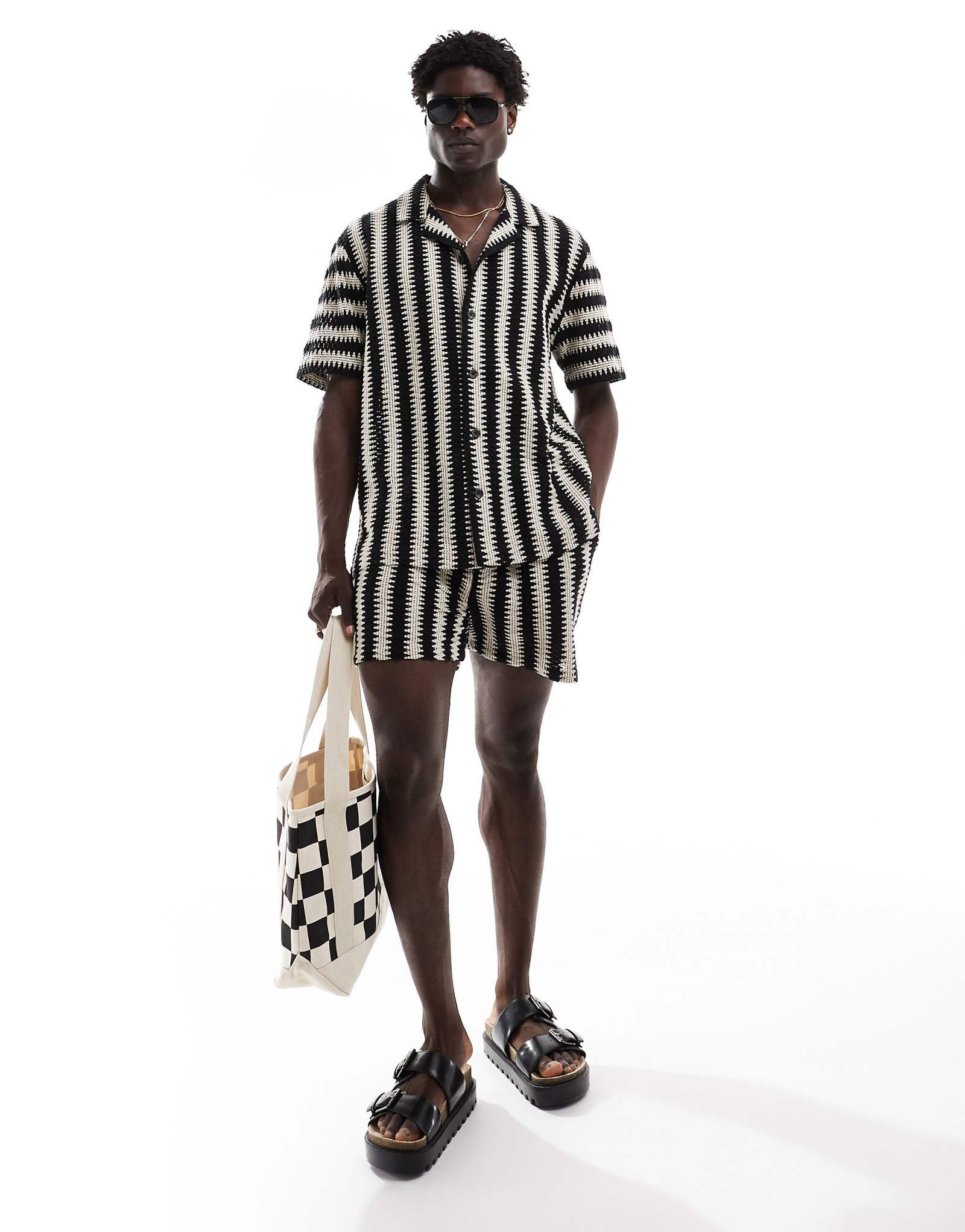 Пляжные шорты Goldsboro revere черно-белого цвета 7890₽