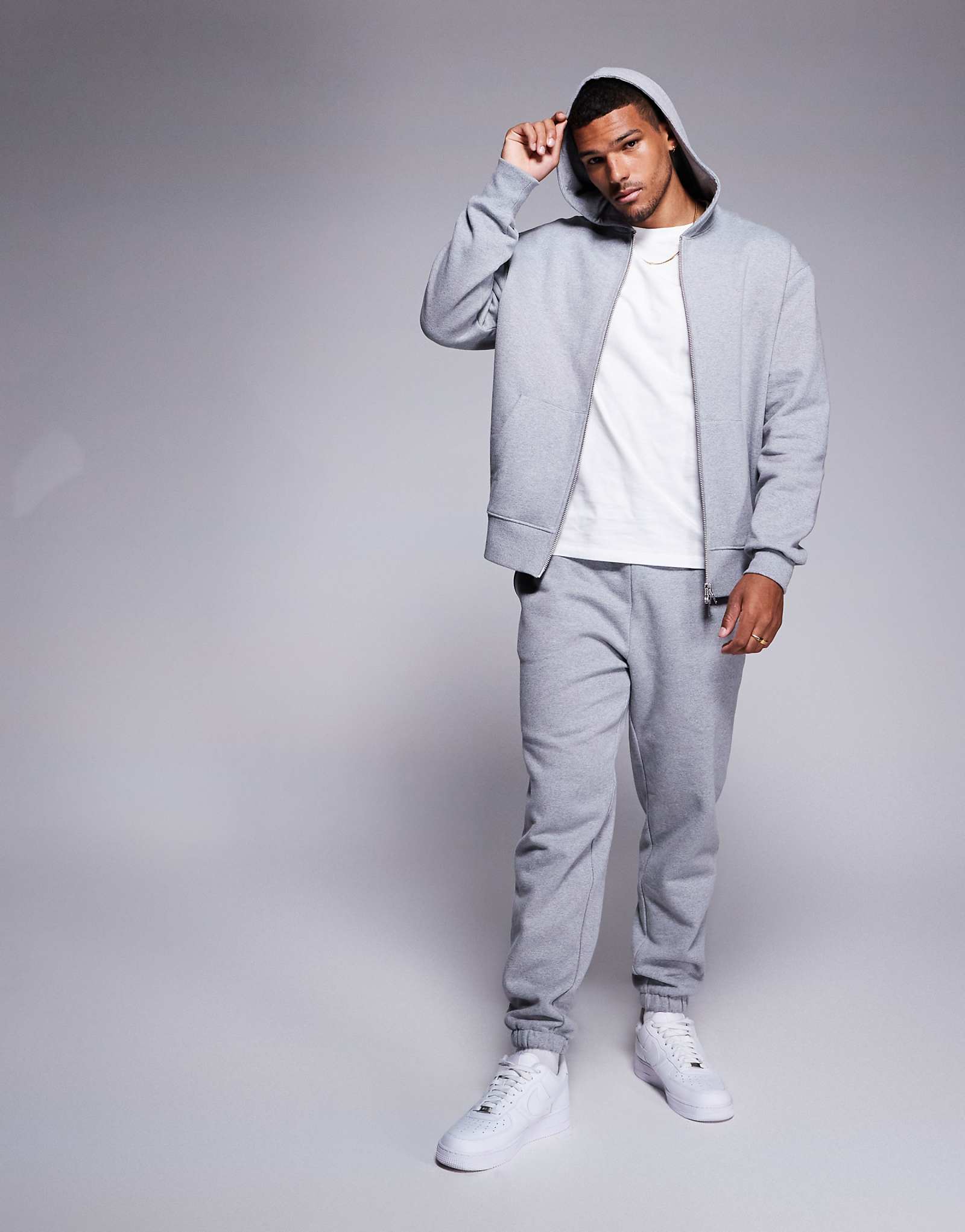 Зауженные джоггеры премиум-класса ASOS DESIGN heavyweight зауженного кроя 400gsm цвета вереска серого цвета 7490₽