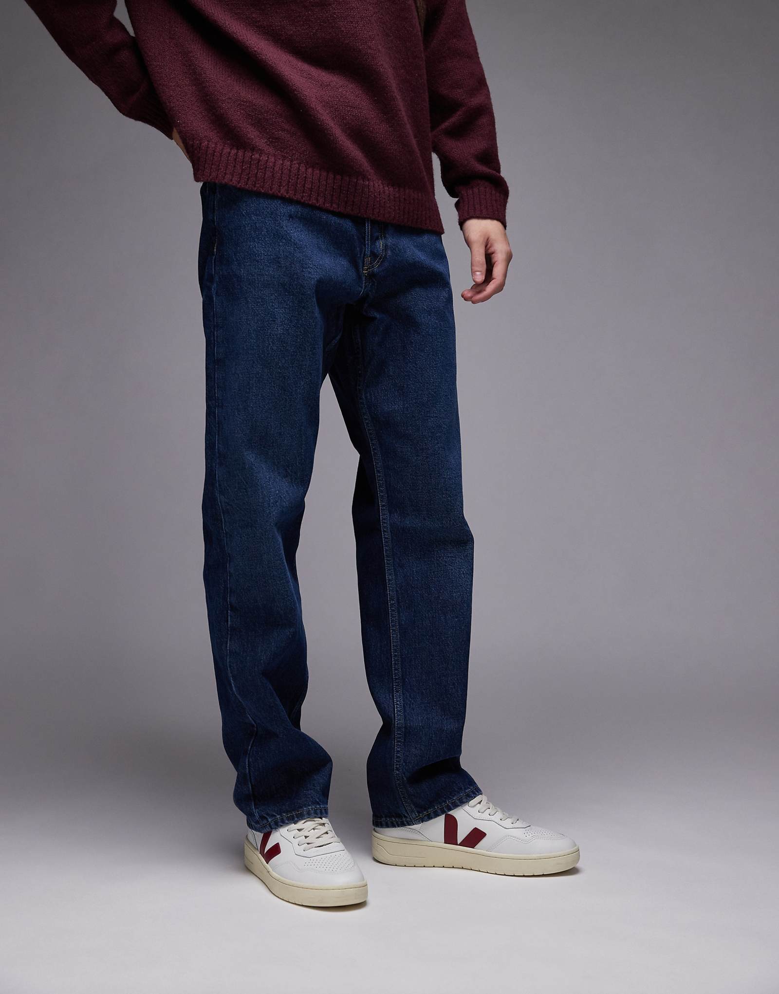 Свободные джинсы ARKET Ocean с прямыми штанинами темно-синего цвета в стирке 9290₽