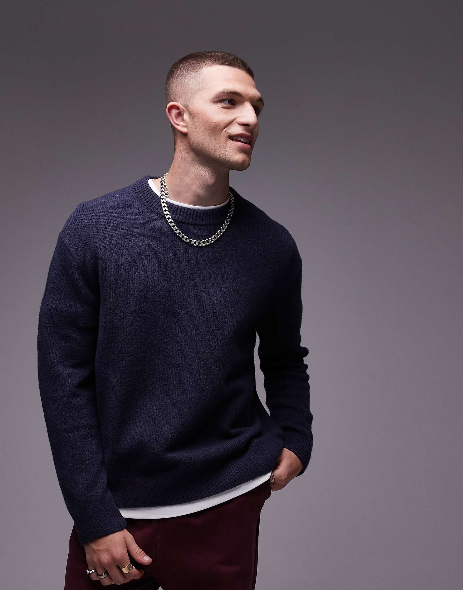 Вязаный свитер с круглым вырезом ARKET темно-синего цвета 9990₽