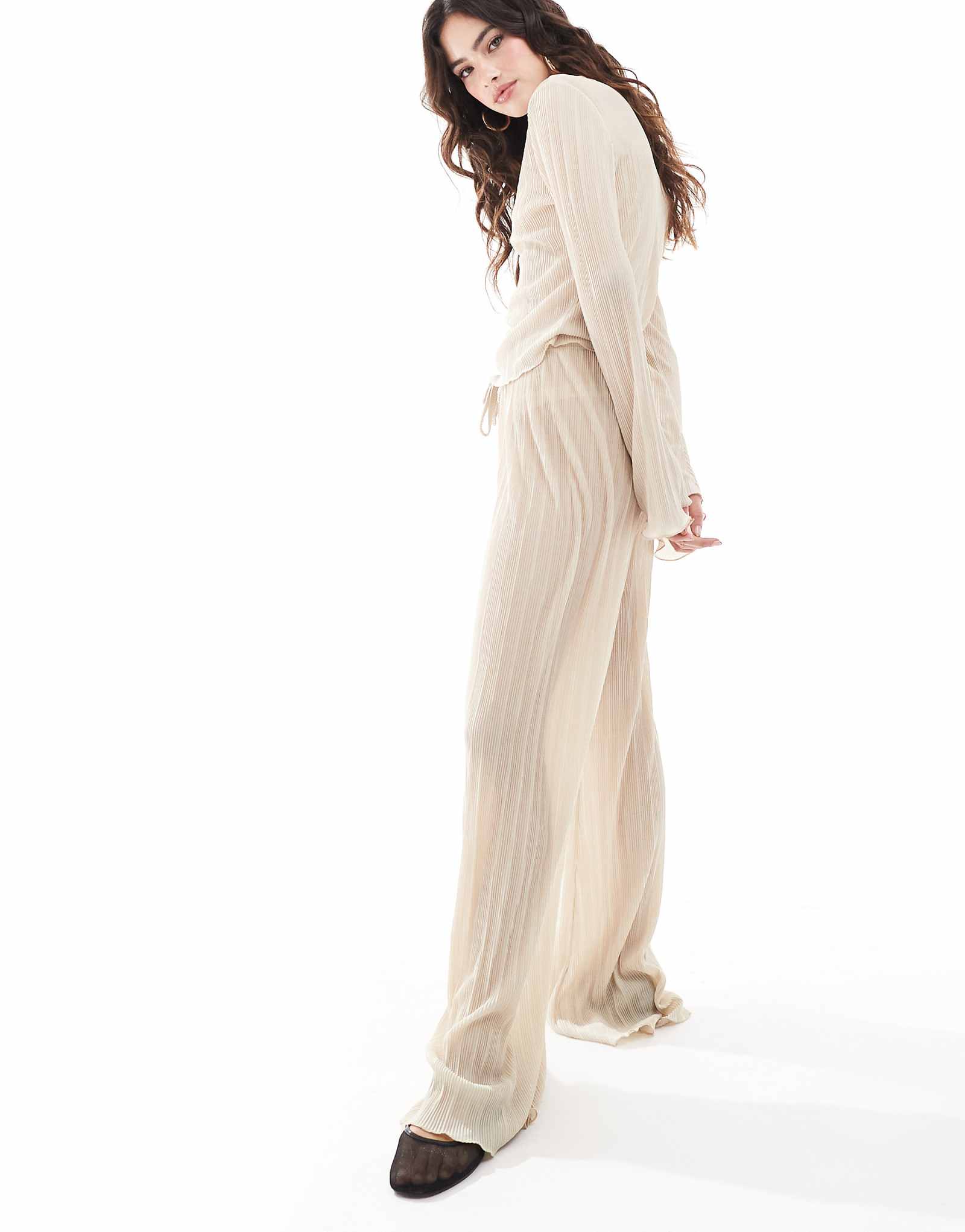 Дизайнерские брюки-плиссе ASOS с рифленым низом цвета шампанского - часть комплекта 2190₽