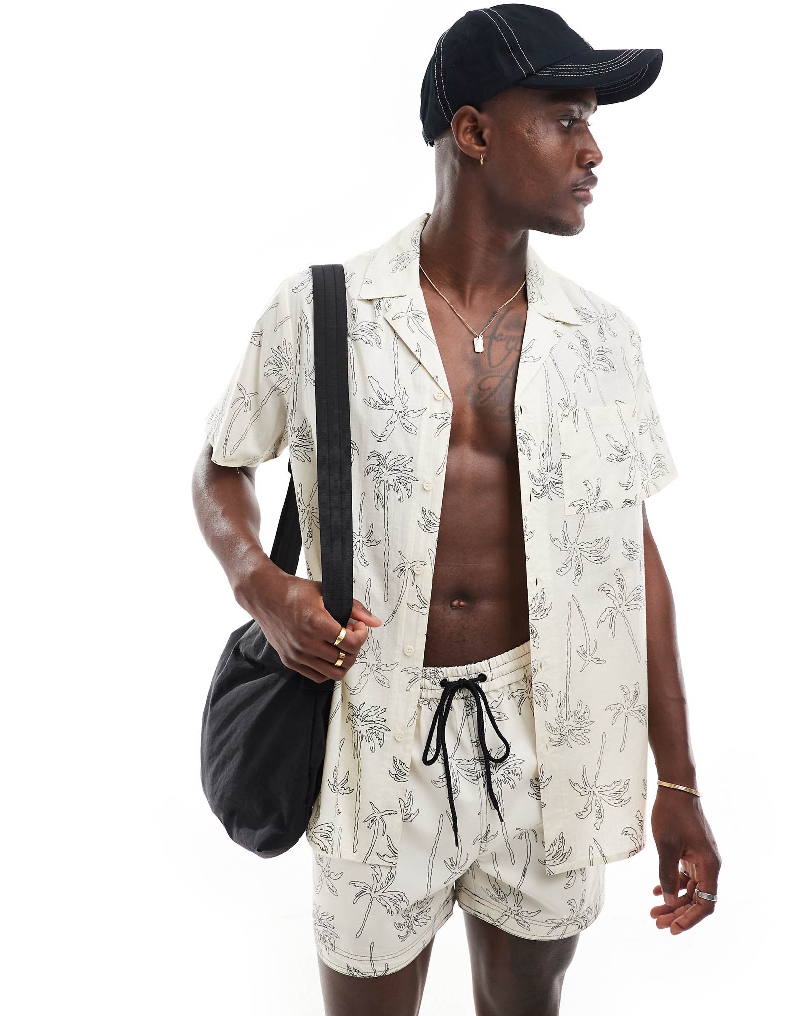 Рубашка South Beach palm beach кремового цвета с коротким рукавом 9590₽